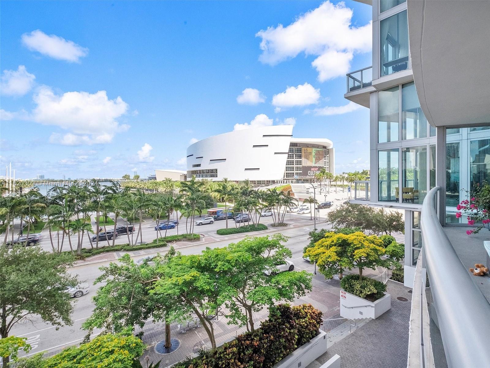 Condo for Sale in Miami, FL