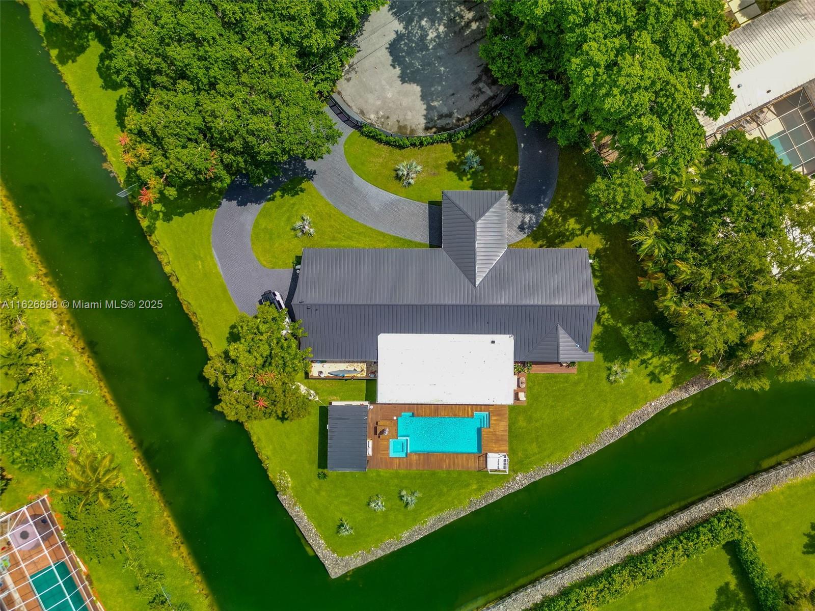 Discover luxury in this newly renovated 4 bed, 4.5-bath waterfront home in the prestigious Pinecrest neighborhood, minutes from top-rated schools. The open floor plan seamlessly connects the dining room, kitchen, and living room, perfect for entertaining. 3 of the bedrooms come equipped with en suite bathrooms. Nestled at the end of a cul-de-sac, enjoy a serene backyard oasis with a pool and canal views on two sides. 3500 sqft under air 

Every detail has been meticulously renovated, from pristine floors to high-end fixtures. The property features a porte-cochère and a circular driveway, ensuring ample parking and an impressive entrance.