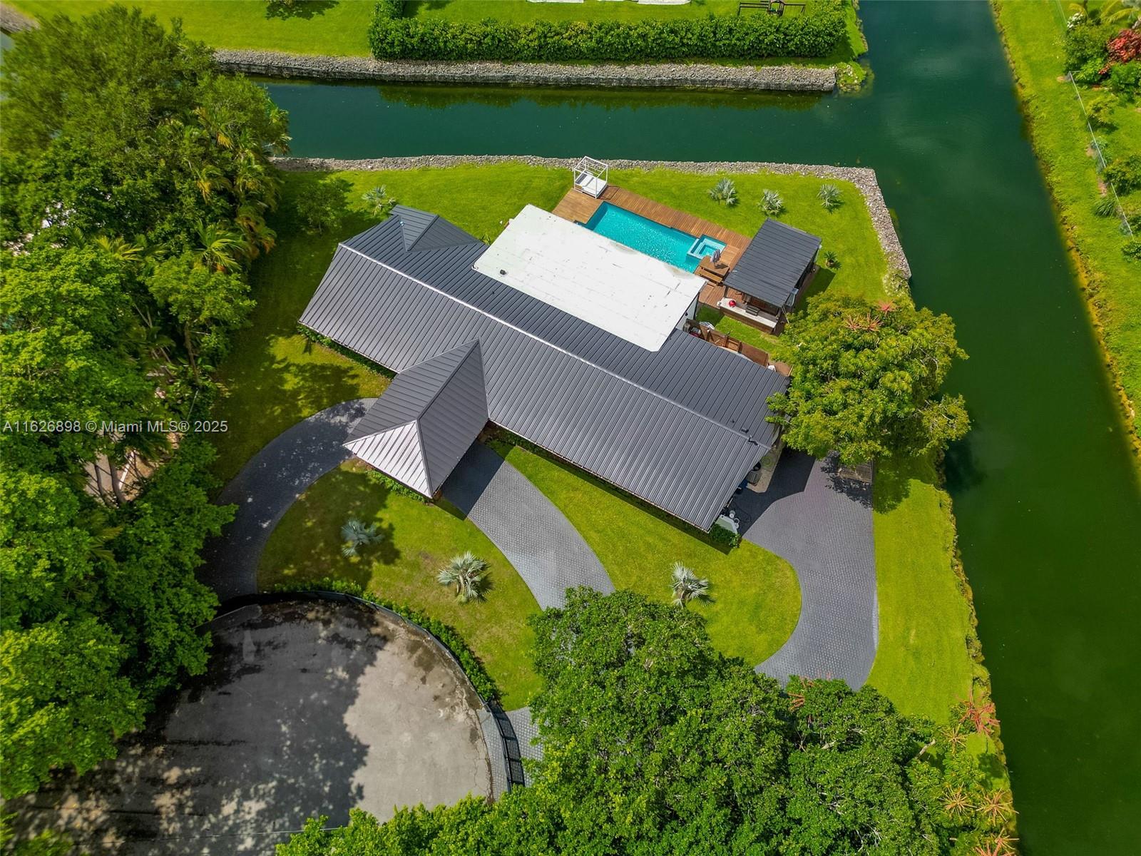 Homes for sale in Pinecrest, FL | 7000 Sw 125Th St, Pinecrest, FL 33156 | MLS# A11626898