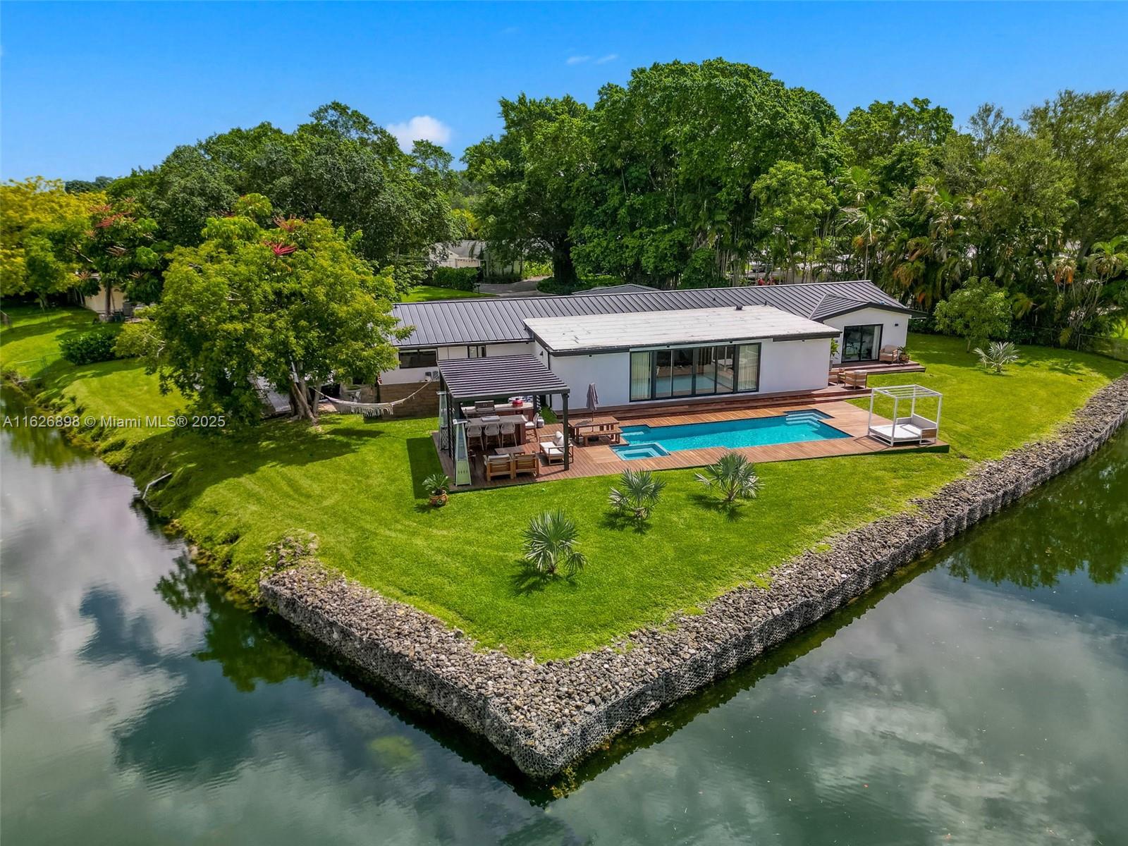 Homes for sale in Pinecrest, FL | 7000 Sw 125Th St, Pinecrest, FL 33156 | MLS# A11626898