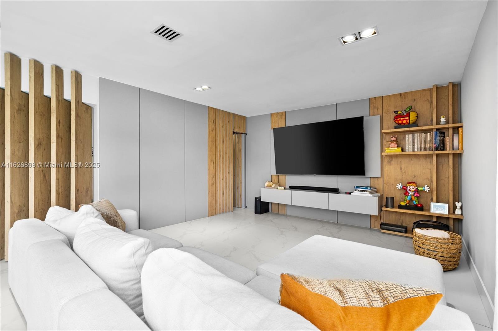 Homes for sale in Pinecrest, FL | 7000 Sw 125th St, Pinecrest, FL 33156 | MLS# A11626898