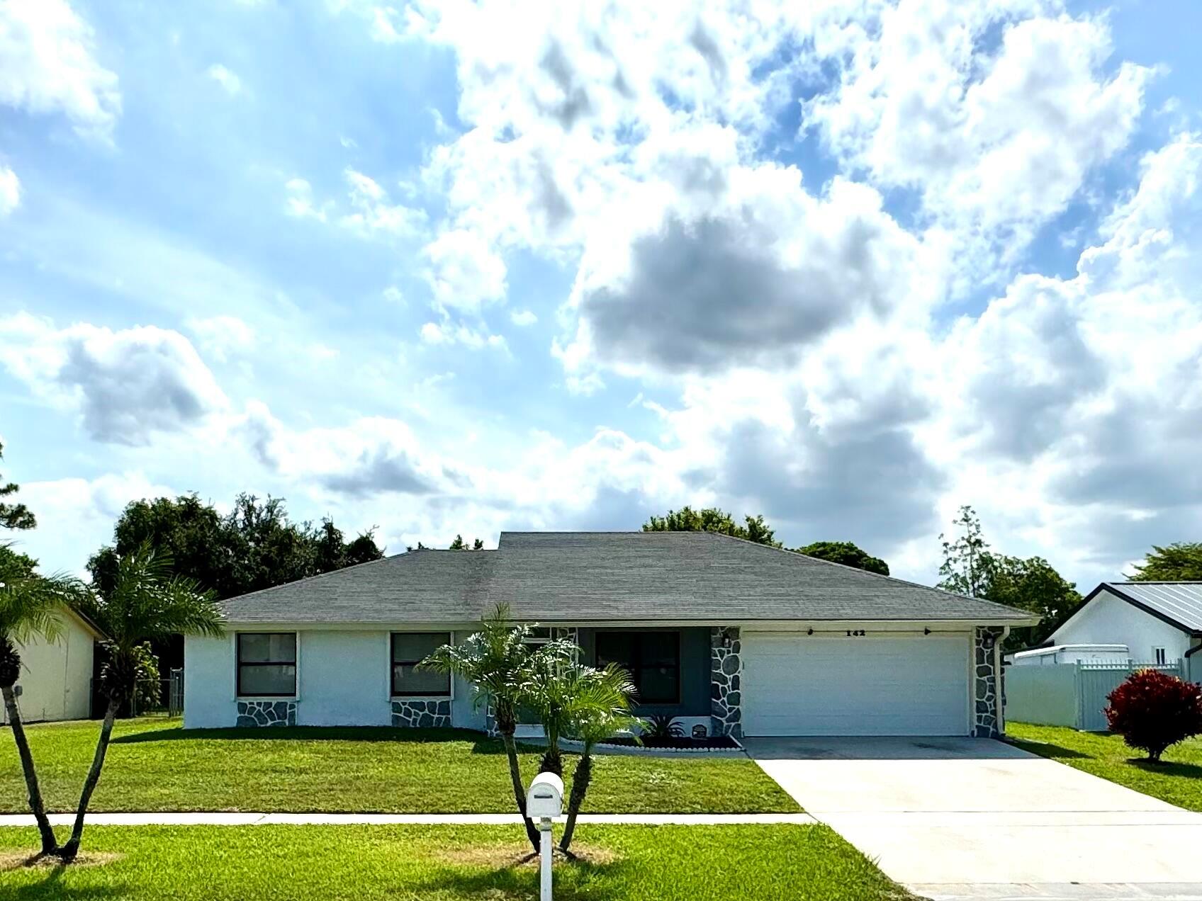 142 La Mancha Avenue, Royal Palm Beach, FL 33411, 3 Bedrooms , 2 Bathrooms ,Single Family Residence,Off Market,R11006344, Horizon Palm Realty Group