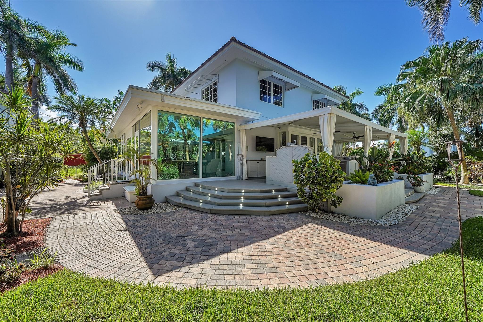 Deck, bar, summer kitchen