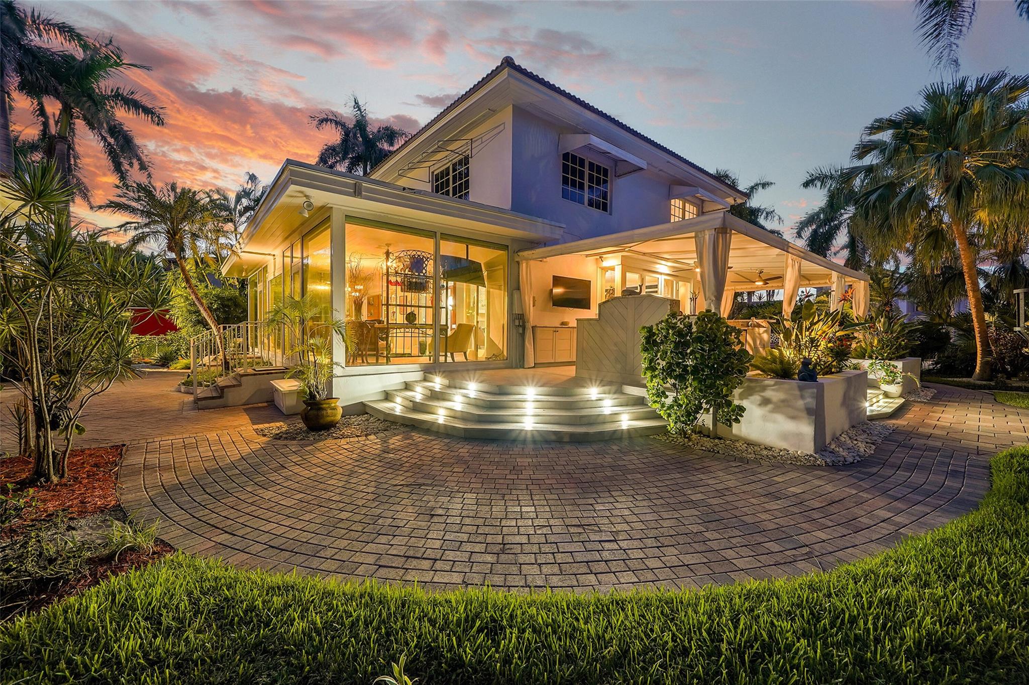 Deck, bar, summer kitchen