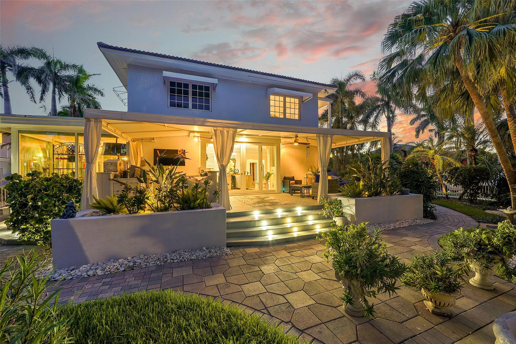 Deck, bar, summer kitchen