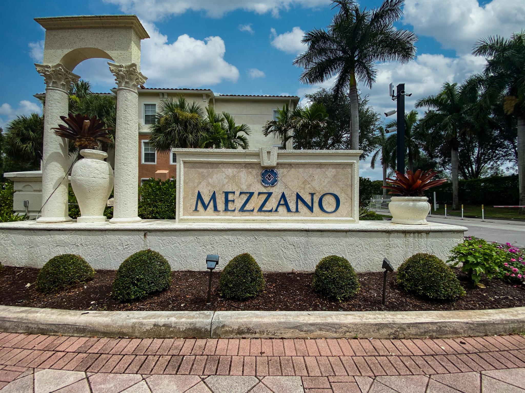 Mezzano Condo