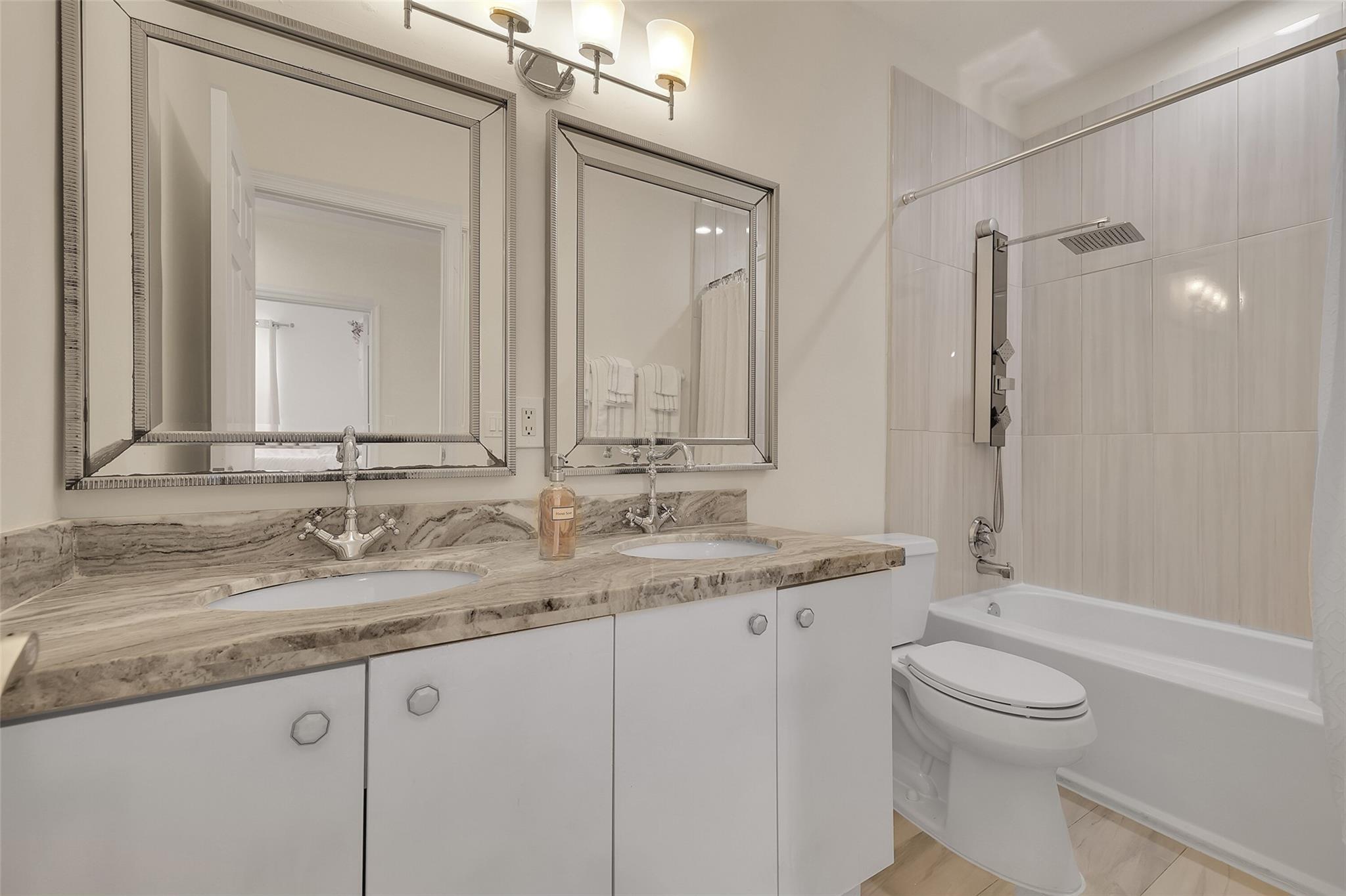 Double Sinks w Tub/Rain Shower Combo