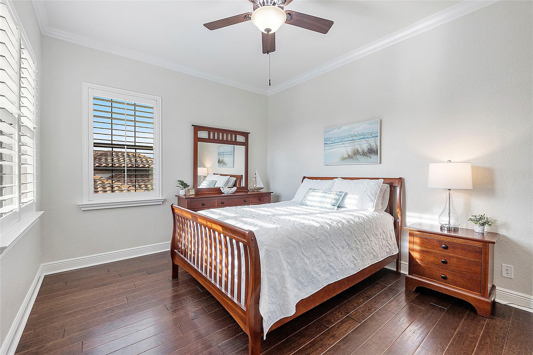 Pretty corner 4th bedroom