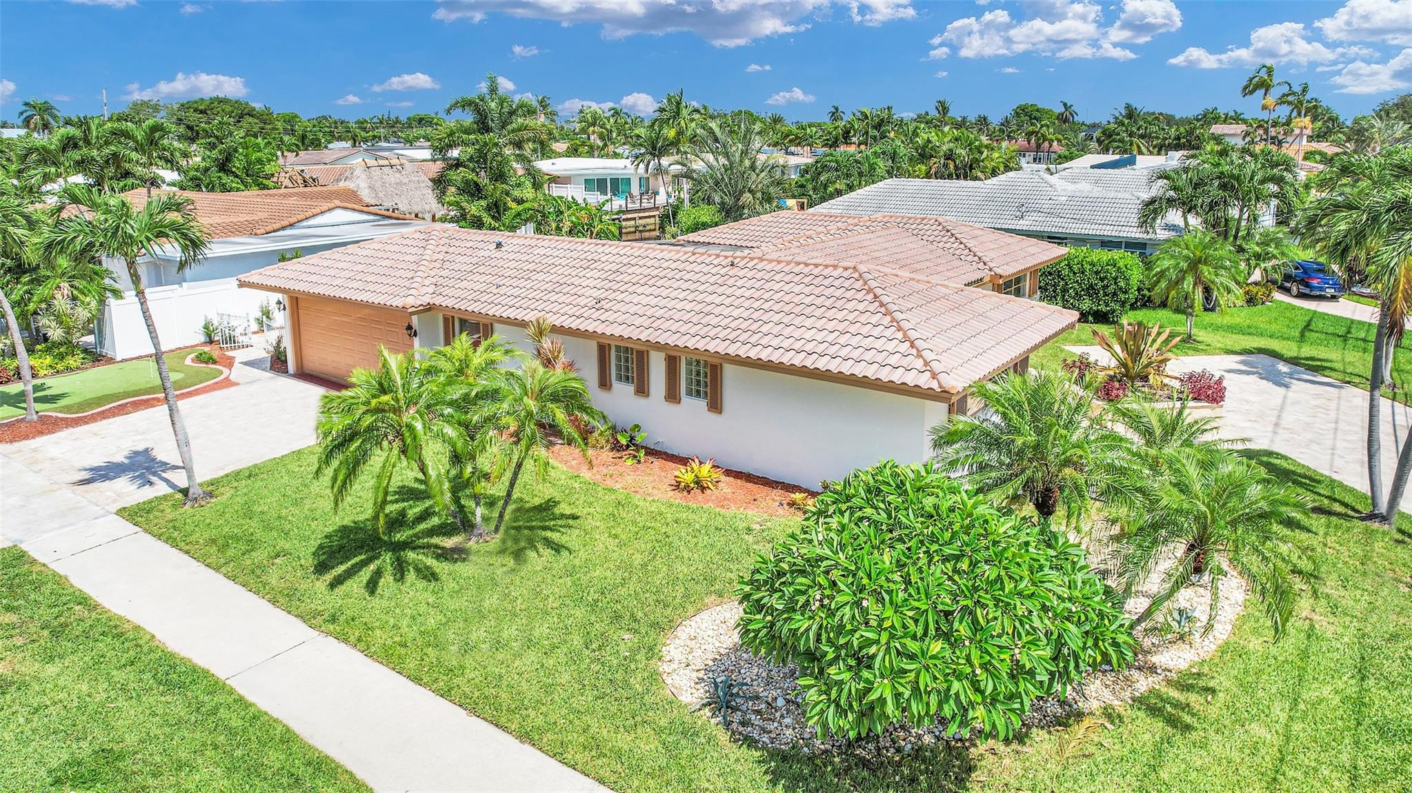 Additional driveway on the side