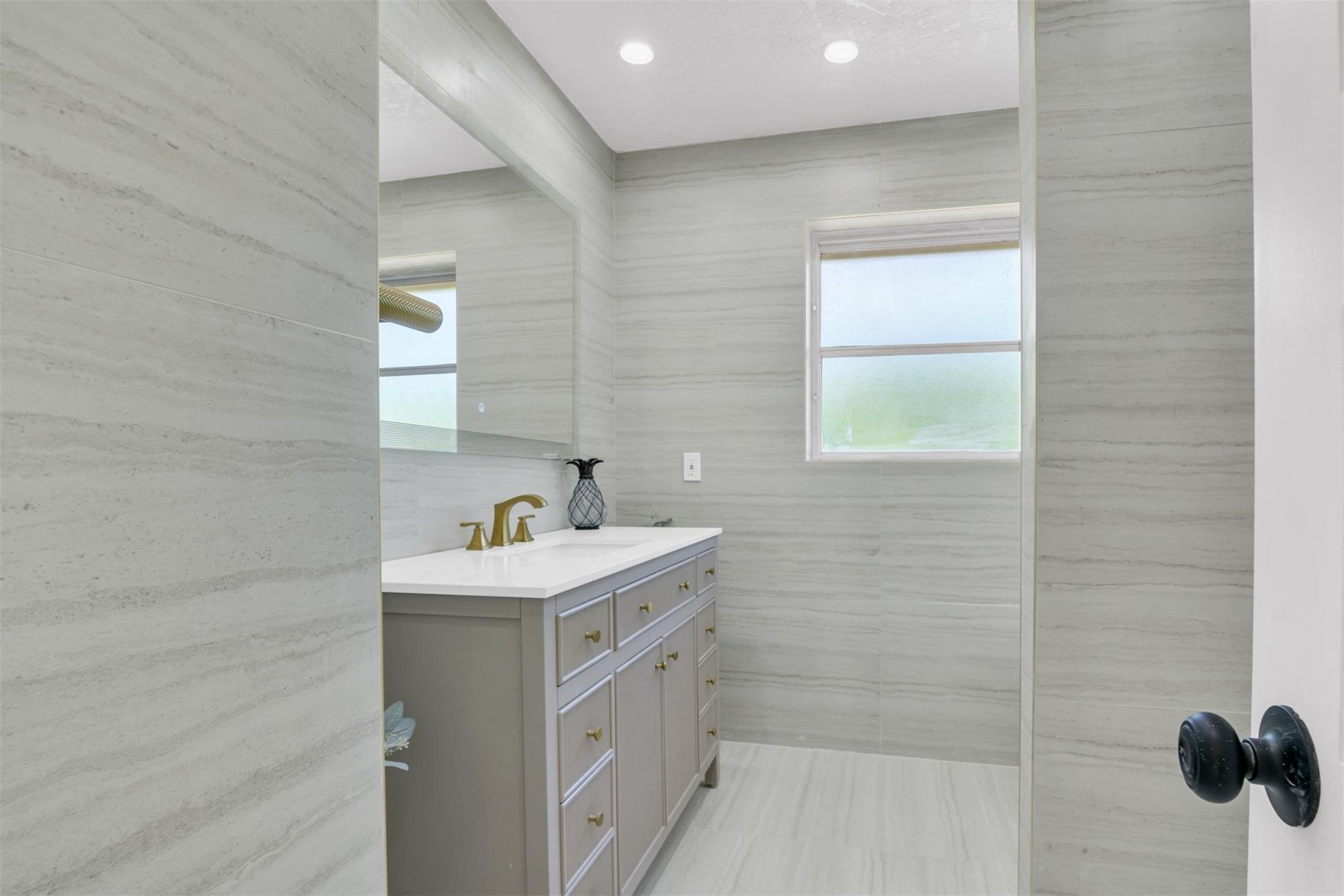 Newly updated guest bath