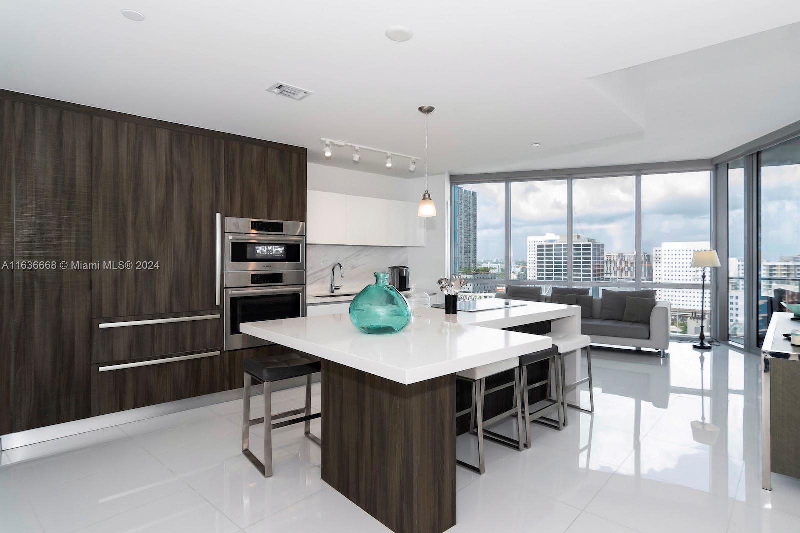 Apartamento à Venda em Miami, FL
