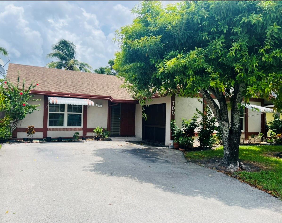 700 Sw 75th Ave North Lauderdale FL 33068 | F10454940