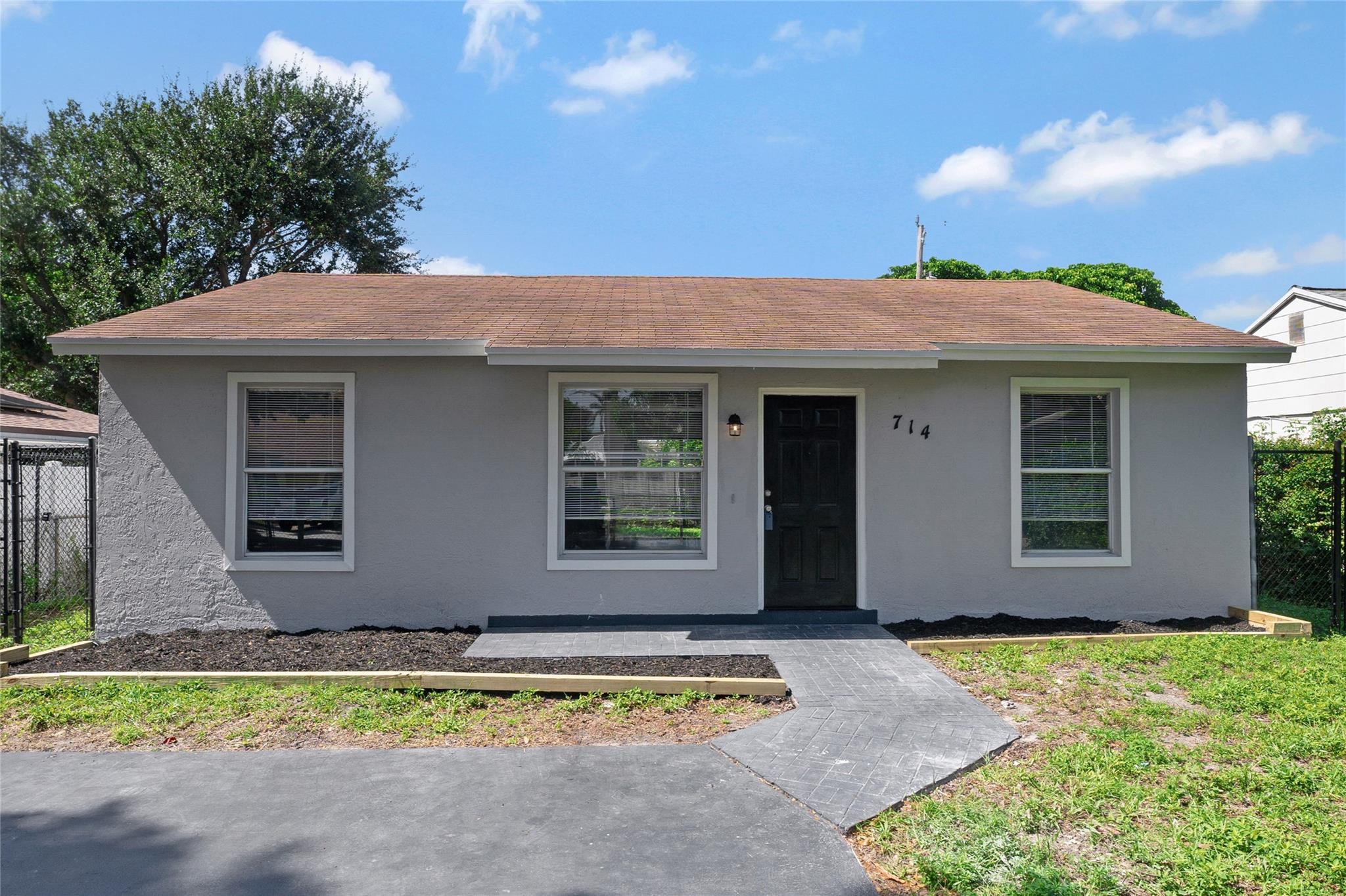 714 55th St West Palm Beach FL 33407 | F10455106