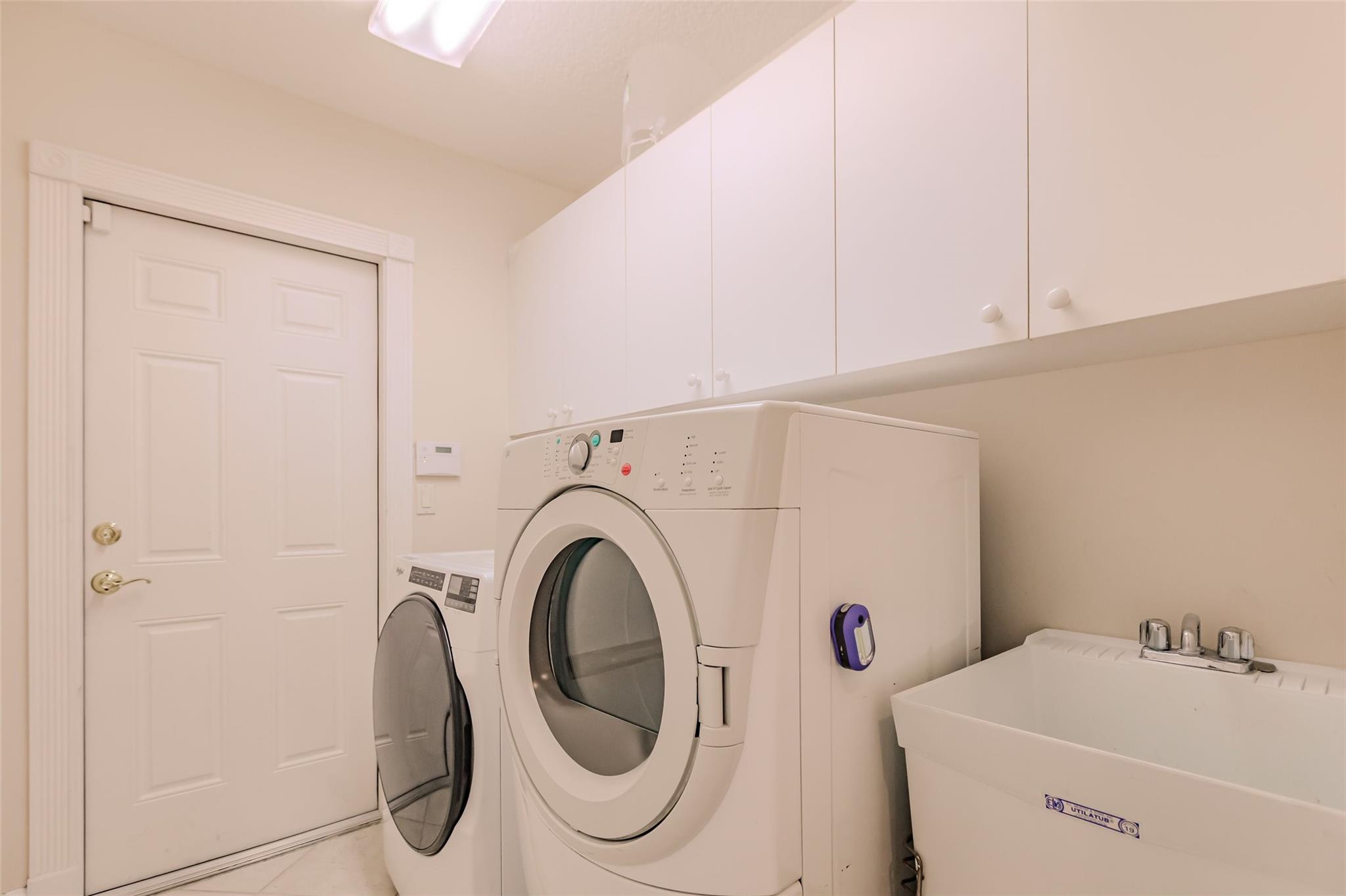 Laundry walkthrough into garage