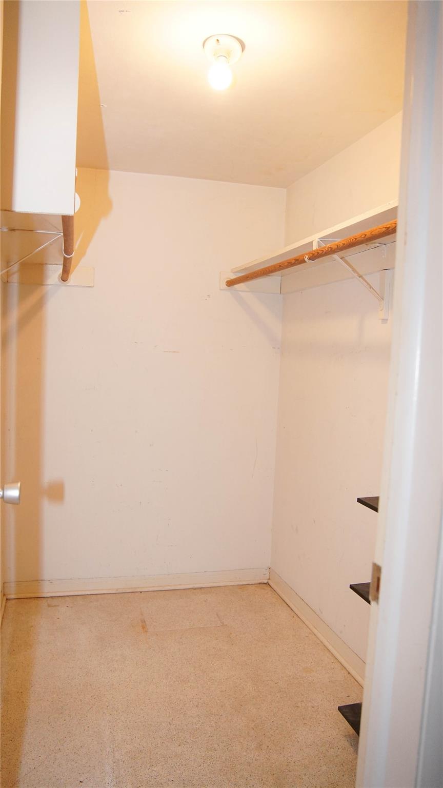 Bedroom 4 Walk-in Closet