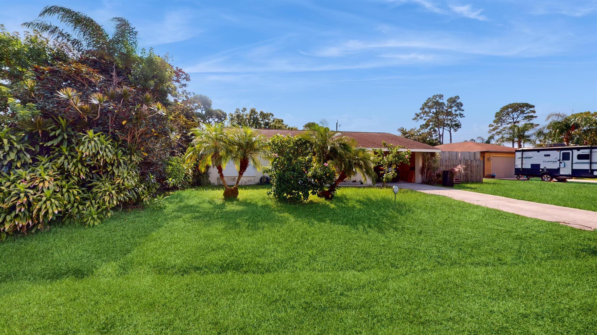 Homes for sale in Port St Lucie, FL | 216 Se Fallon Dr, Port St Lucie, FL 34983 | MLS# R11013893