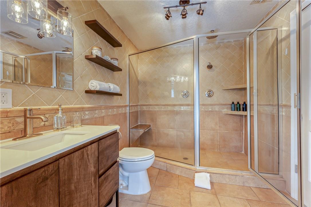 Large elegant bathroom