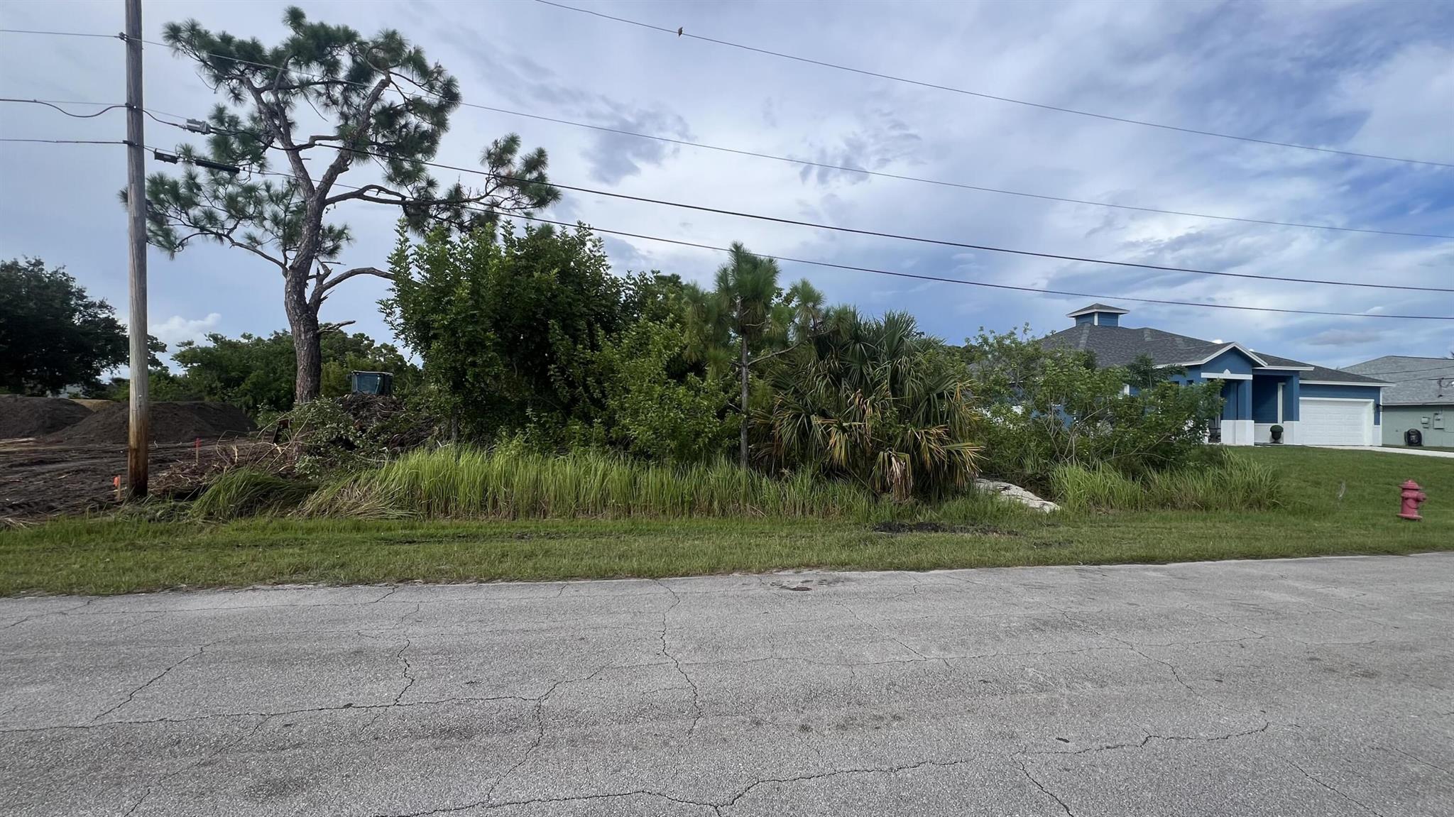 Homes for sale in Port St Lucie, FL | 2607 Sw Fair Isle Road, Port St Lucie, FL 34987 | MLS# R11015683