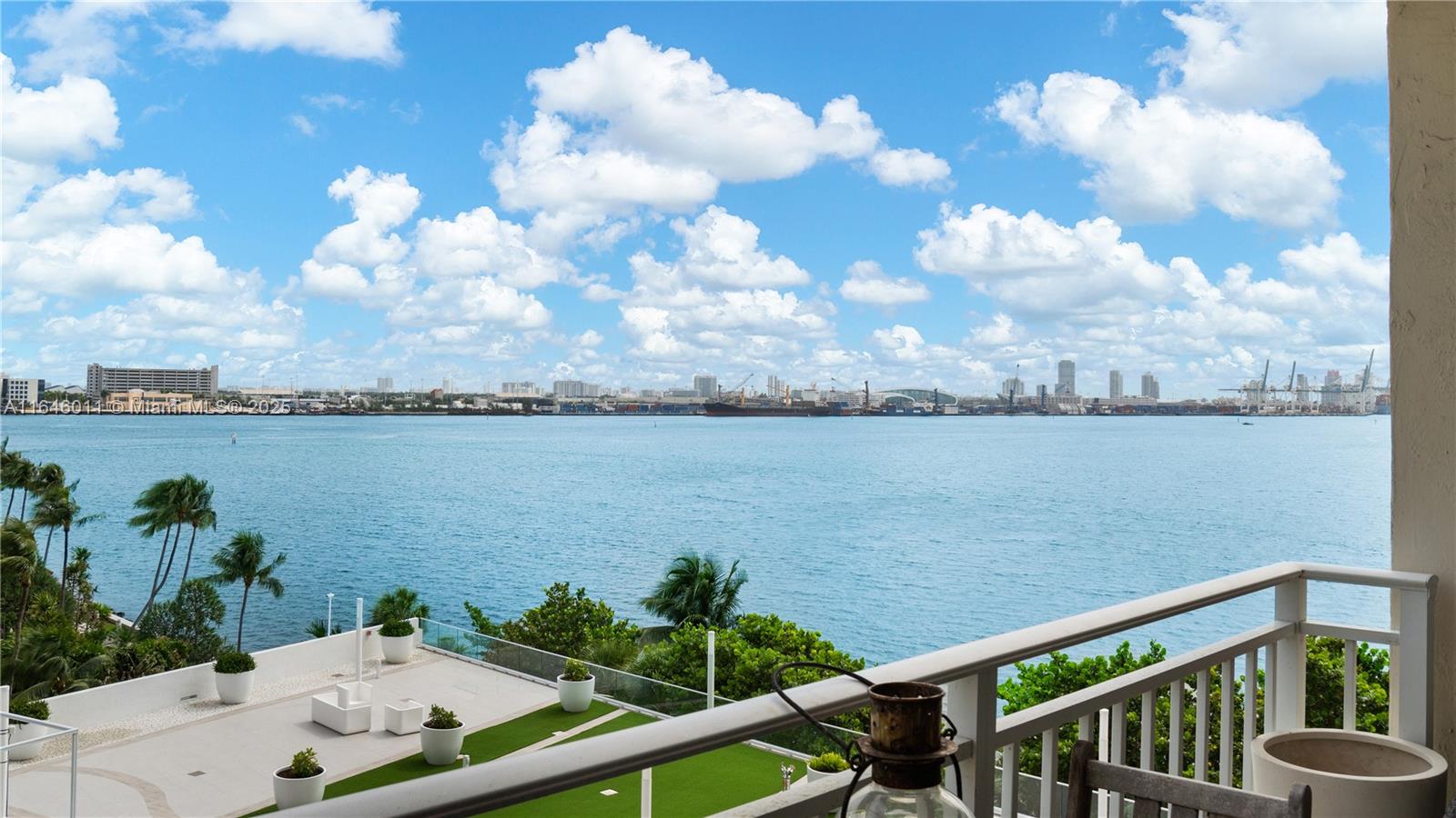 Experience luxury living with breathtaking water views in this stunning 1BED/1BATH condo inside Brickell Key! This immaculate unit features new stainless-steel appliances, in-unit washer & dryer, and elegant marble floors throughout. Step out onto your balcony and soak in the mesmerizing waterfront vistas. Indulge in top-tier amenities, including a brand-new heated pool, mini-golf, pickleball & tennis courts, a dog-friendly walking path, and a state-of-the-art gym. Plus, enjoy the convenience of designated parking, valet service, 24/7 security, and concierge services. This condo is your dream home waiting to happen. A Beautiful Miami Home. Make it Rein!