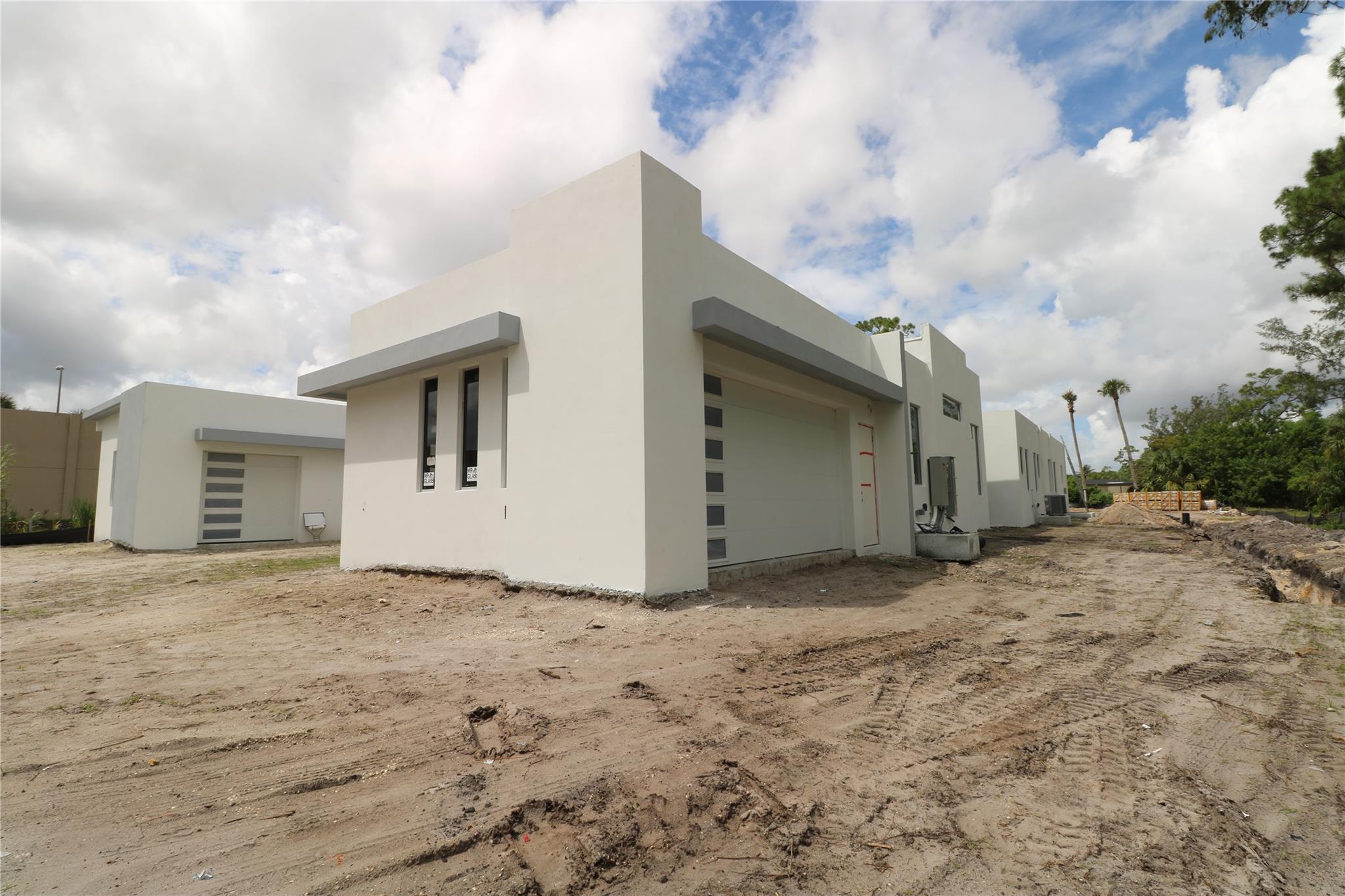 2 car garage with double door -drive-thru