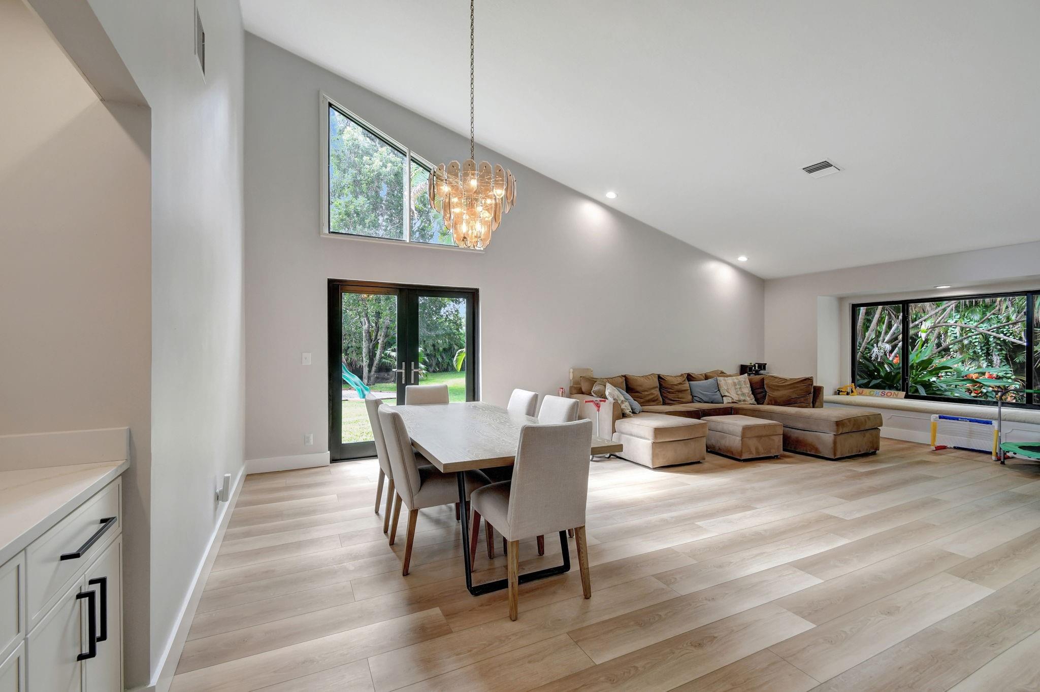 Dining rm & Living Rm