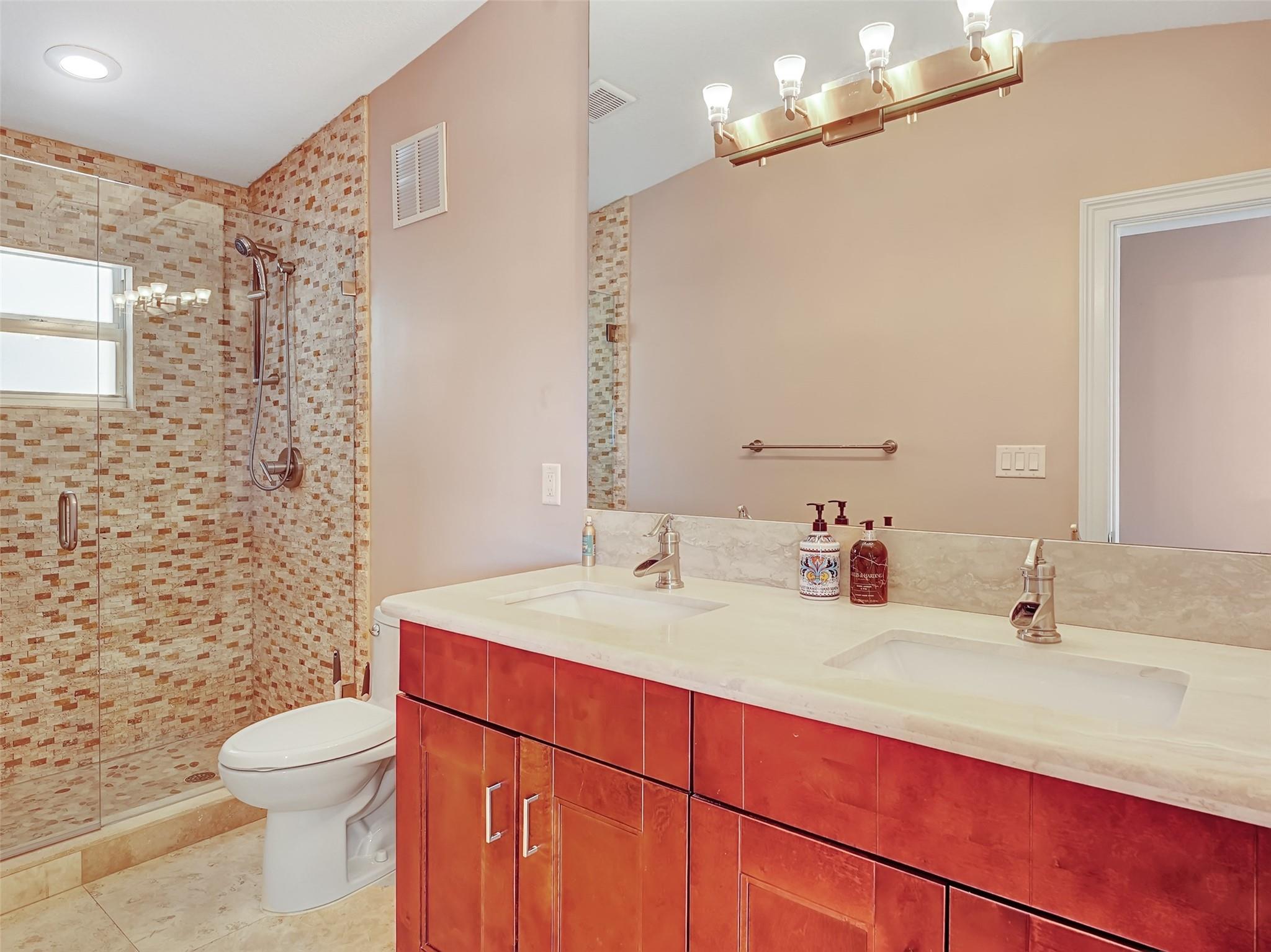 Jack & Jill Bathroom between 3 & 4