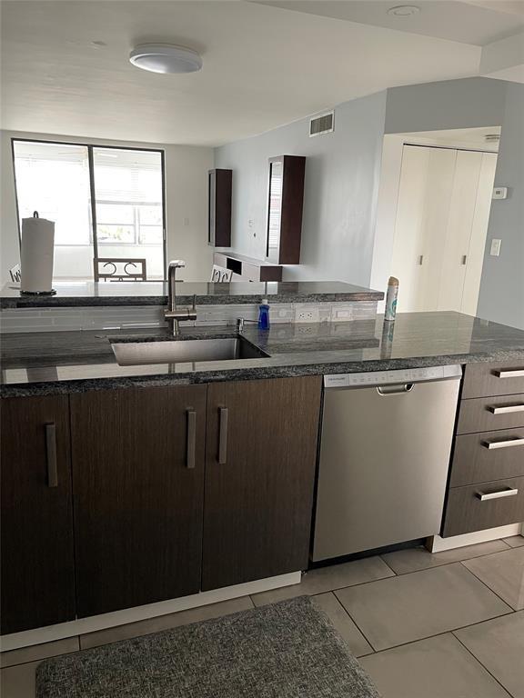 Somerset At Lauderdale La