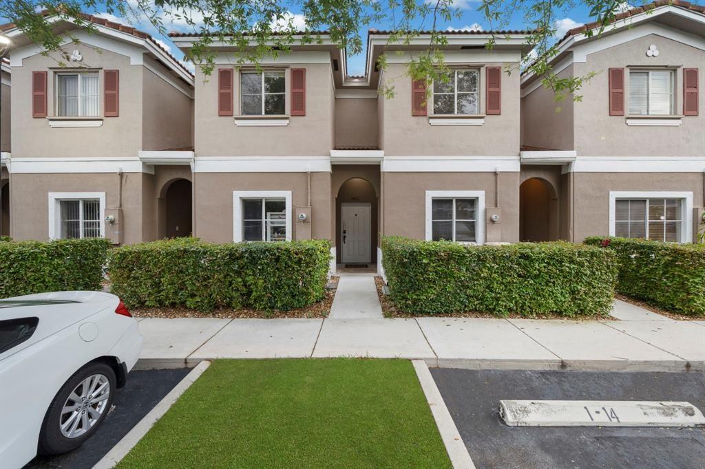 4412 Woodland Cir Tamarac FL 33319 | F10460416