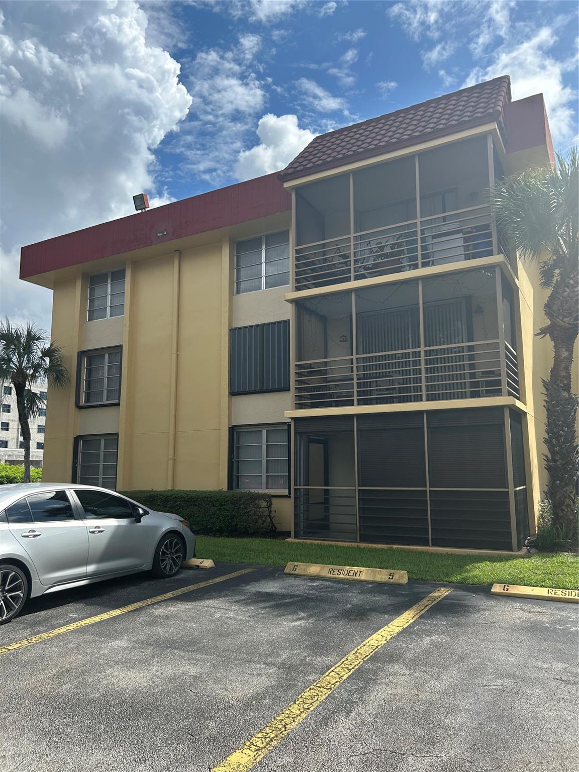 Homes for sale in Hollywood, FL | 3253 Foxcroft Rd #g305, Hollywood, FL 33025 | MLS# F10461340