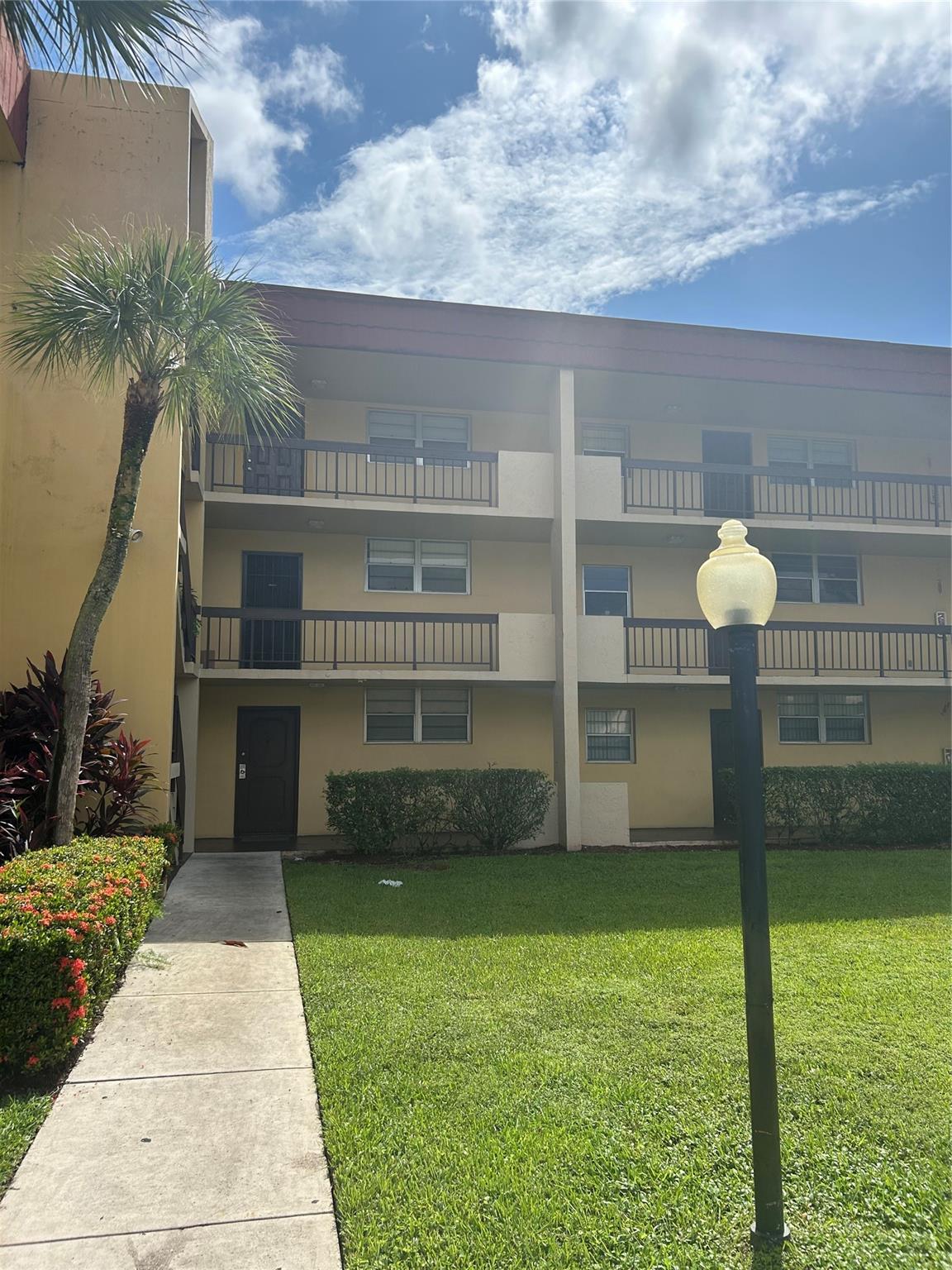 Homes for sale in Hollywood, FL | 3253 Foxcroft Rd #g305, Hollywood, FL 33025 | MLS# F10461340