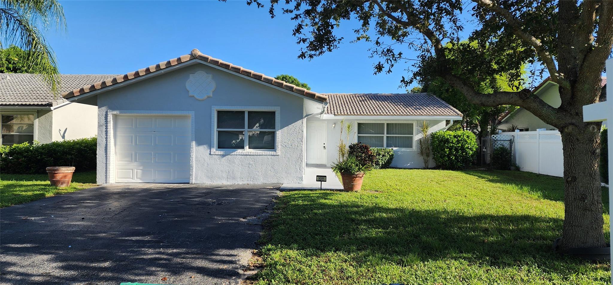 8911 Nw 25th Ct Coral Springs FL 33065 | F10459563