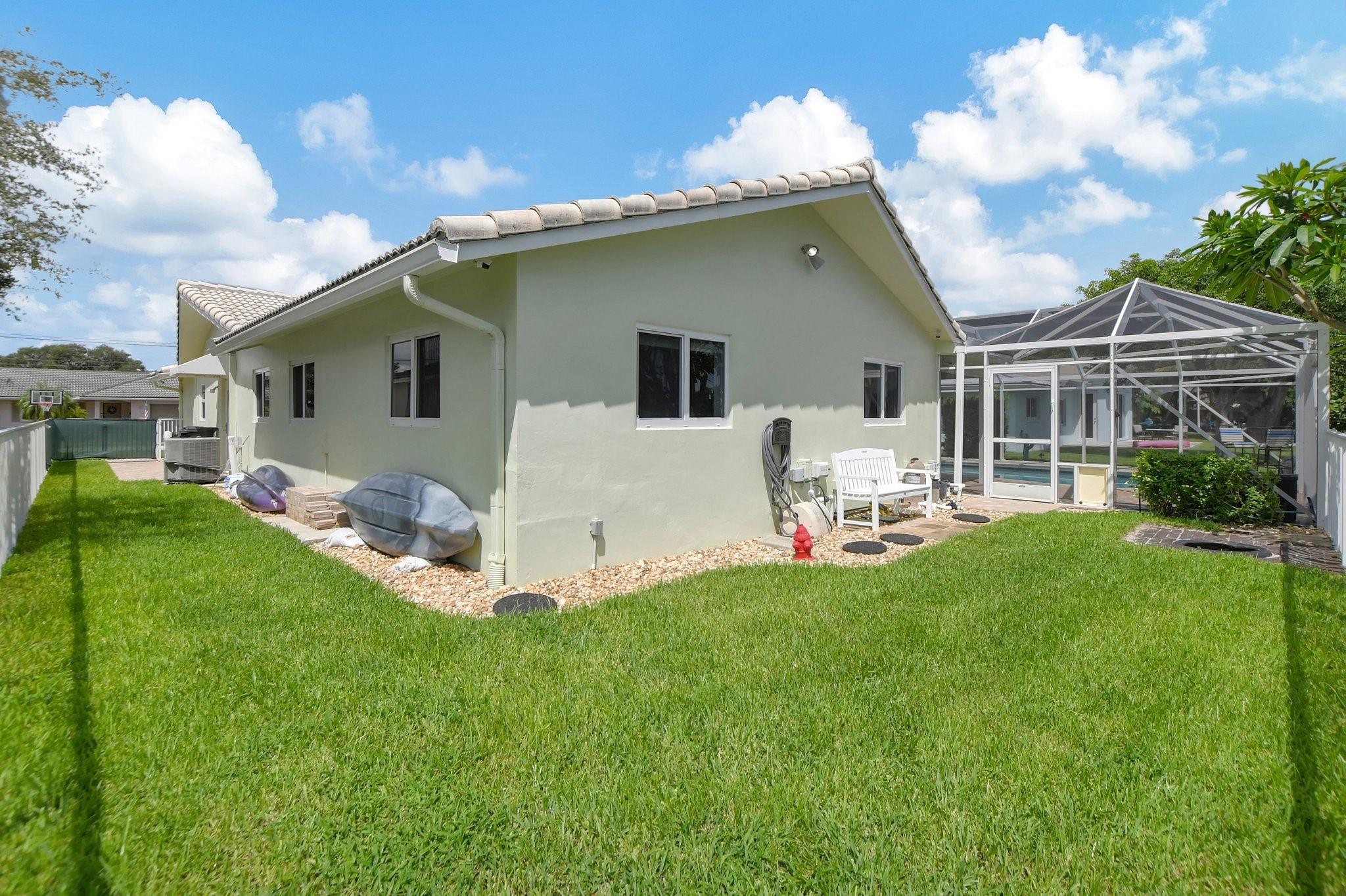 Fenced-in back yard with an amazing view! Kids and Pet friendly yard. Lots of fenced in thick grassy area for kids and pets to run and play in.