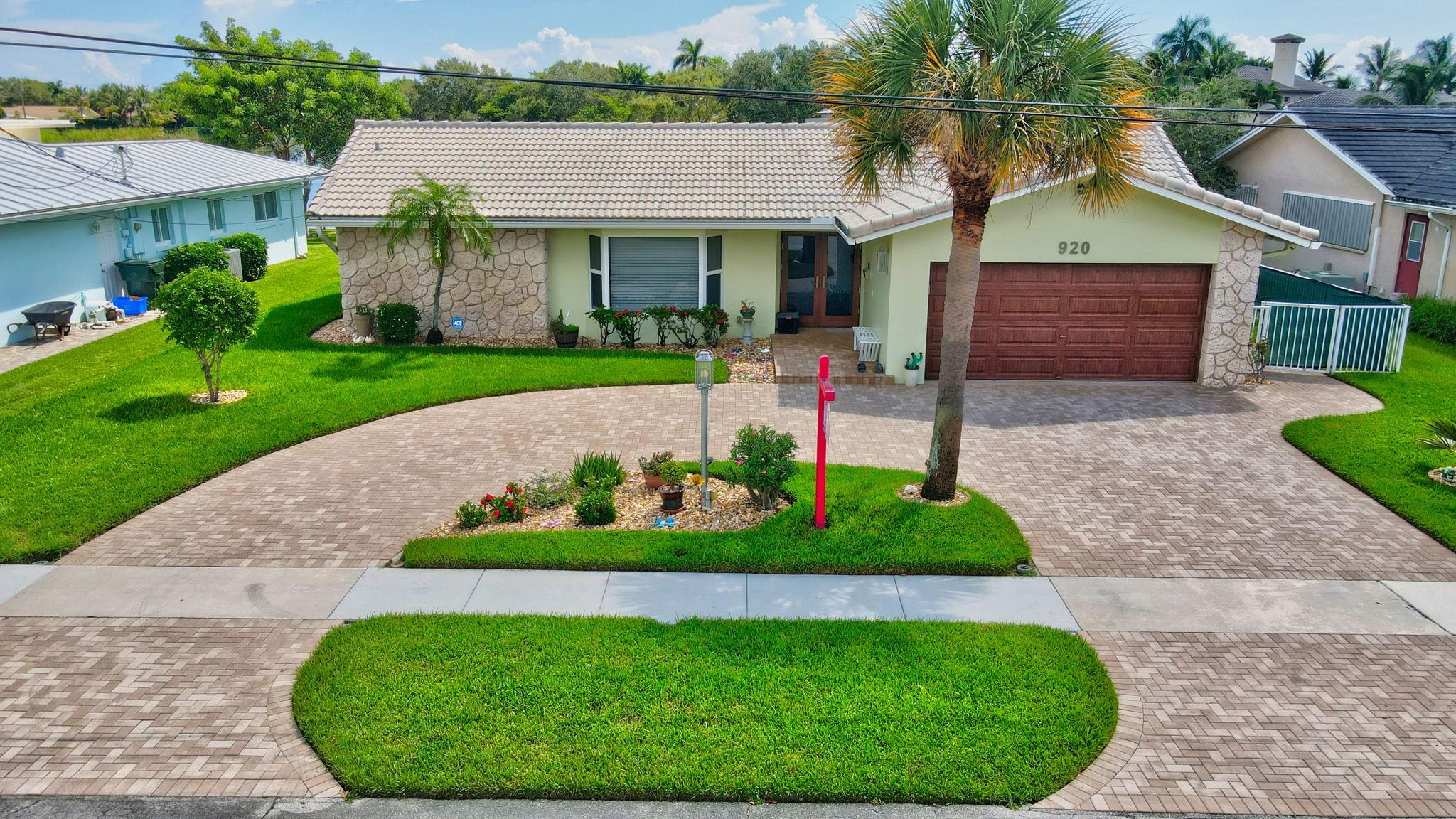 Beautiful circular paved driveway for lots of parking.