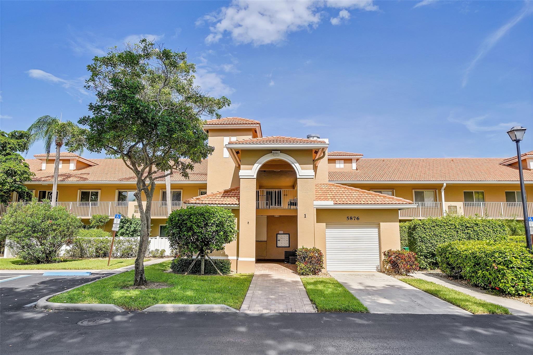 Homes for sale in Boynton Beach, FL | 5876 Regal Glen Dr #201, Boynton Beach, FL 33437 | MLS# F10462313