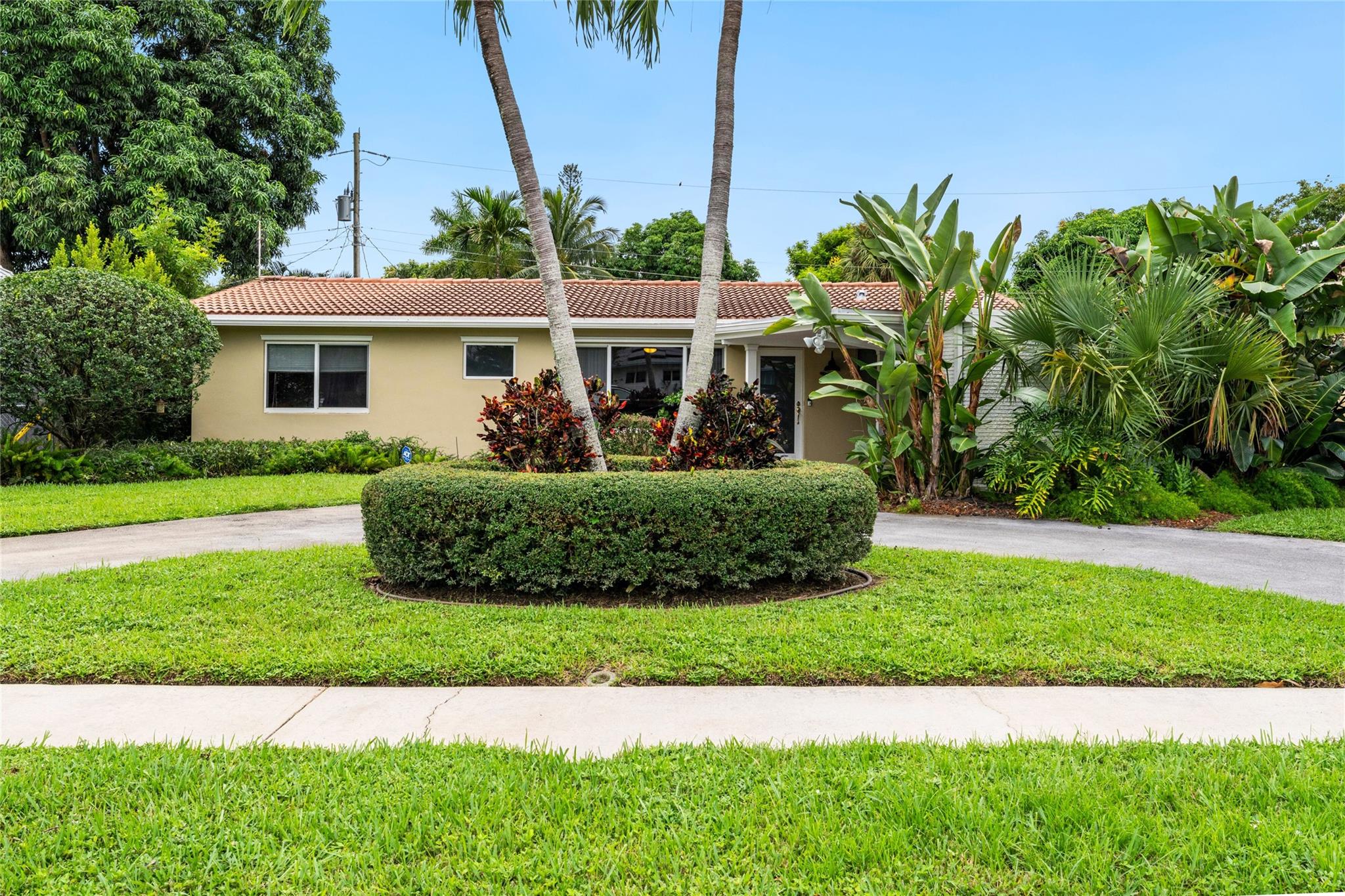 1742 Ne 40th St Oakland Park FL 33334 | F10462350