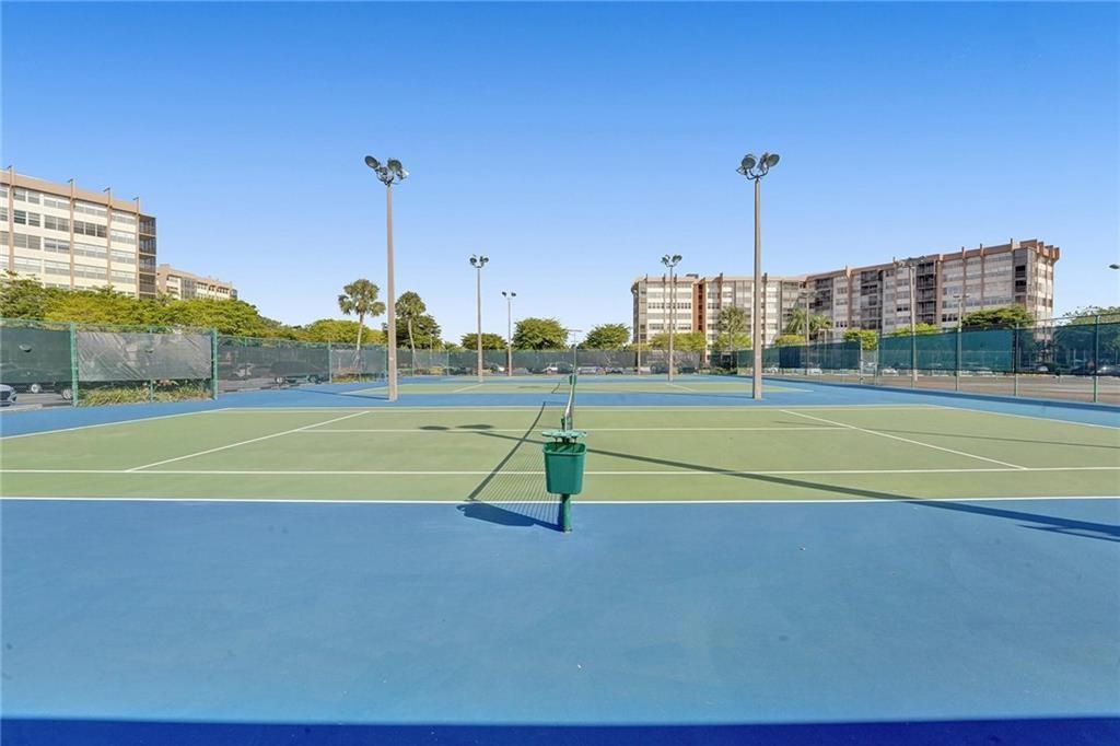 Homes for sale in Pembroke Pines, FL | 1000 Saint Charles Pl #220, Pembroke Pines, FL 33026 | MLS# F10462240