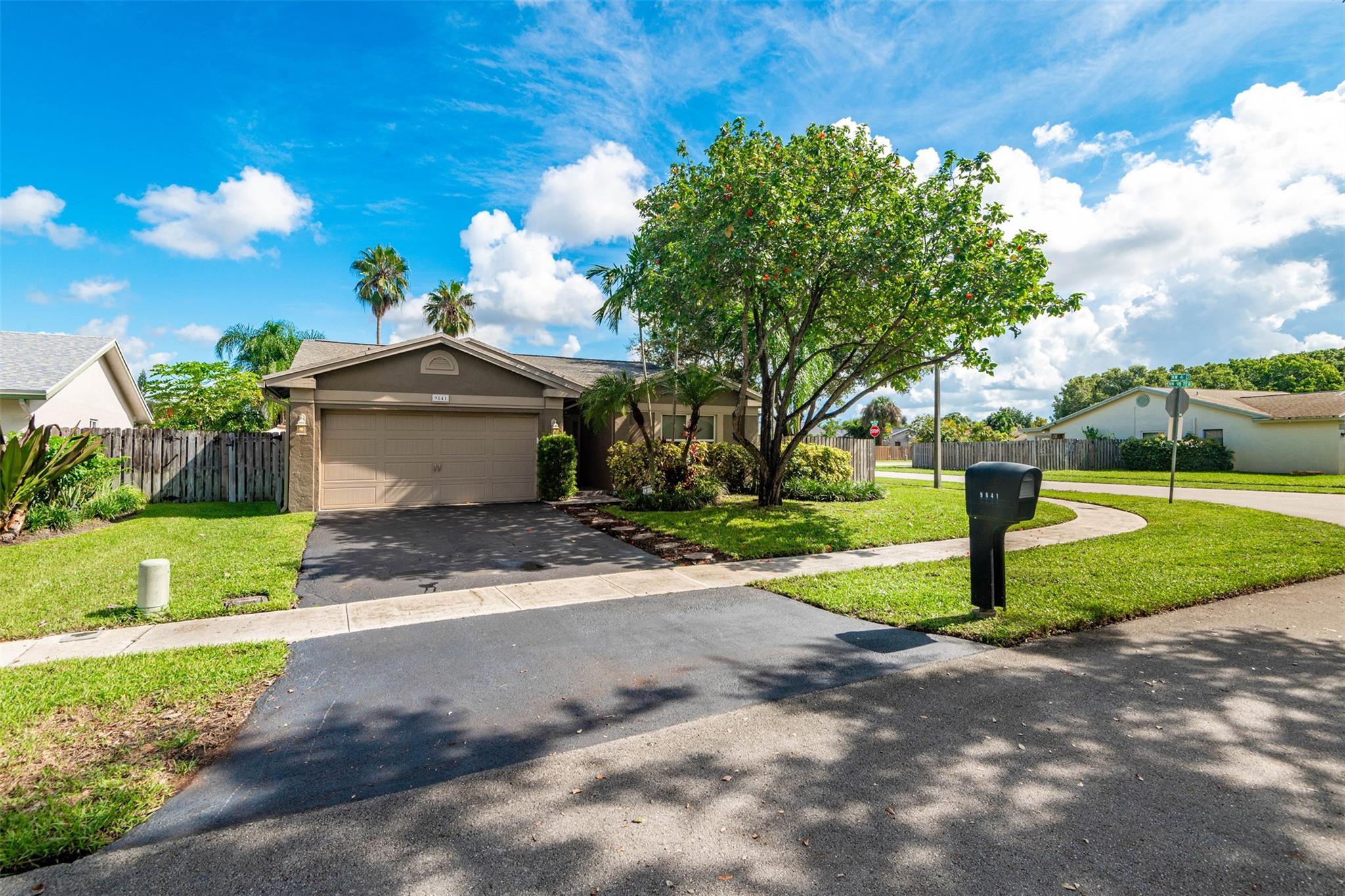 9841 Nw 41st Ct Sunrise FL 33351 | F10462149