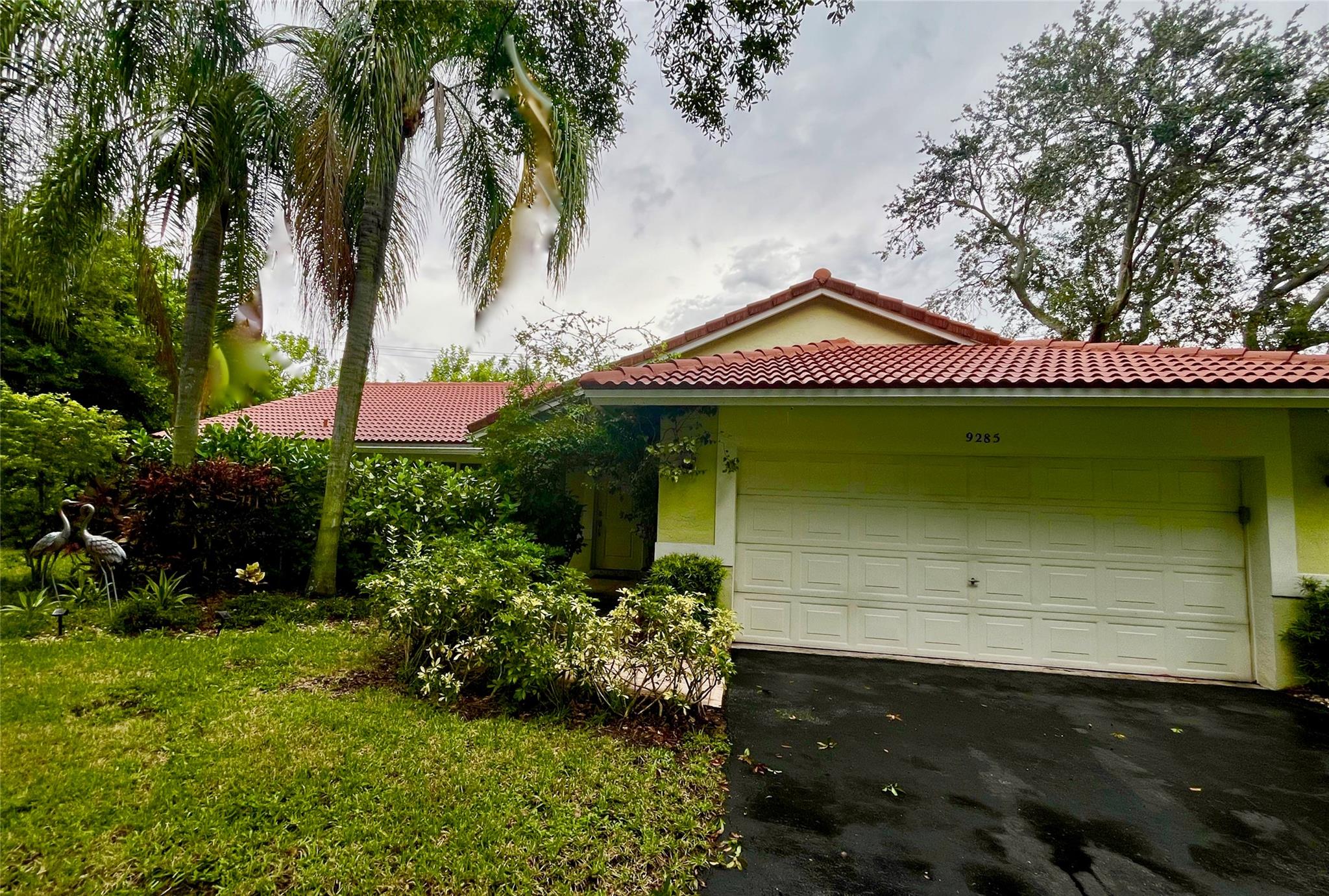 9285 Nw 44th Ct Coral Springs FL 33065 | F10463073