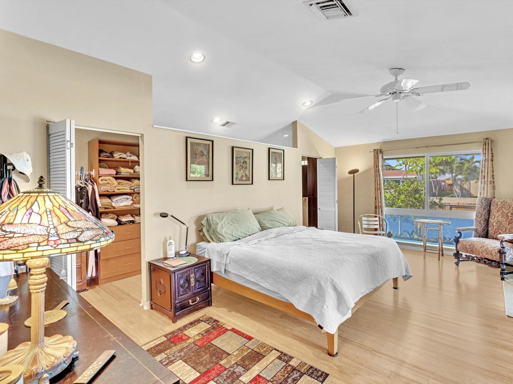 XL Master Bed with Vaulted Ceiling, Pool & Canal Views