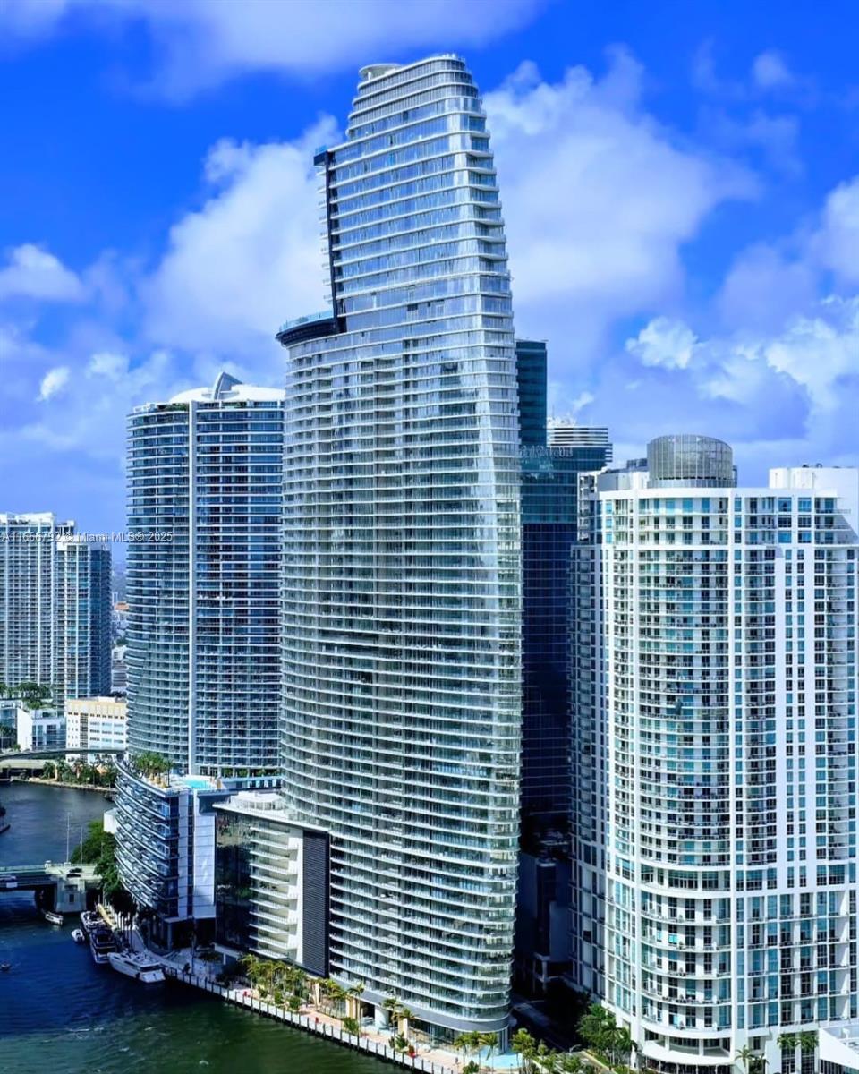 Apartamento à Venda em Miami, FL