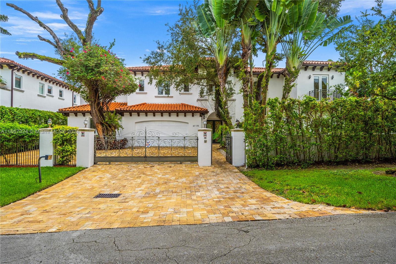 Homes for sale in Miami, FL | 5770 La Luneta Ave, Miami, FL 33155 | MLS# A11667324