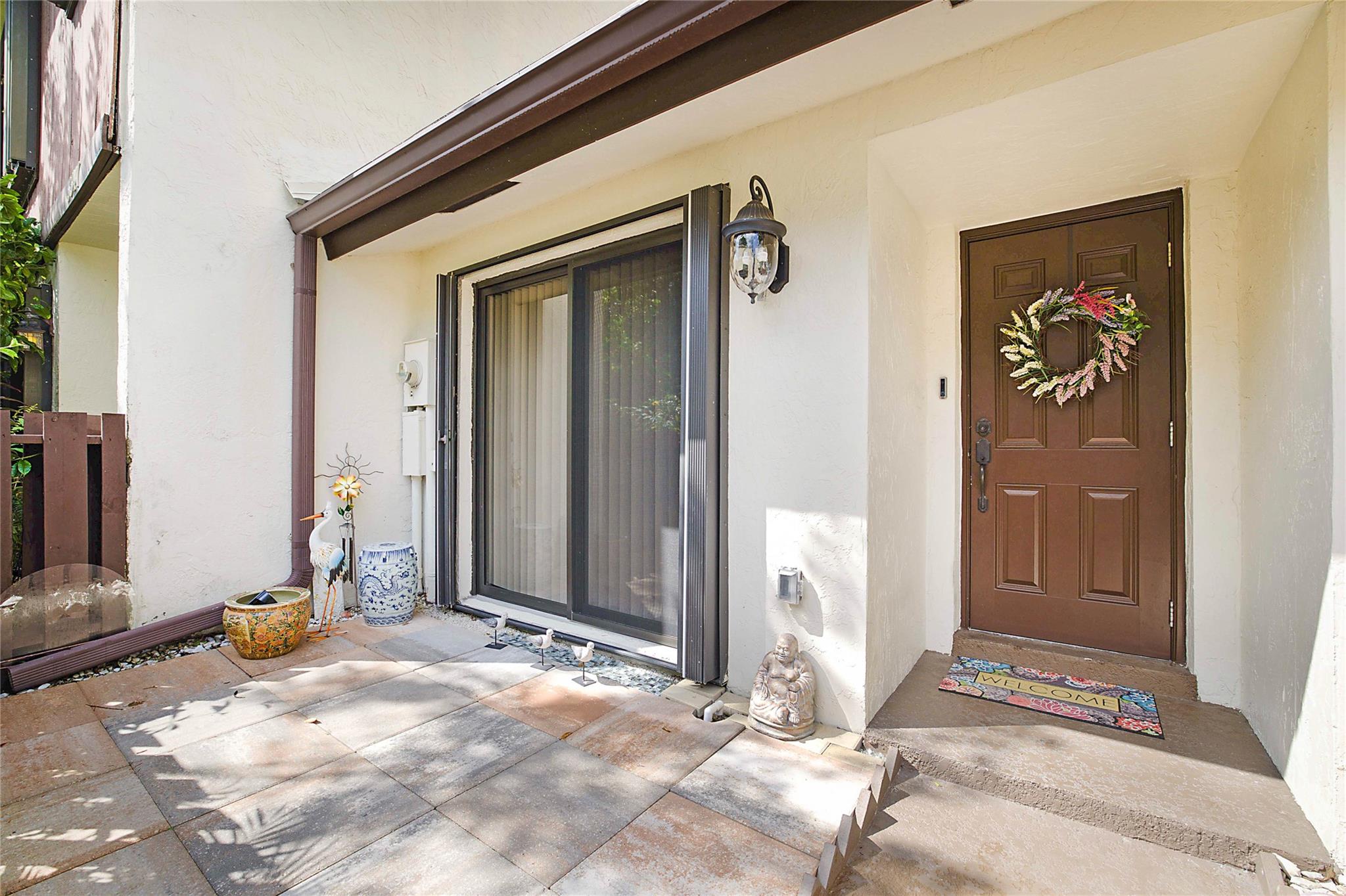 Private courtyard in the front accessable from breakfast​​‌​​​​‌​​‌‌​​​‌​​‌‌​‌​‌​‌​​​‌​‌​​‌‌‌​​‌ area.