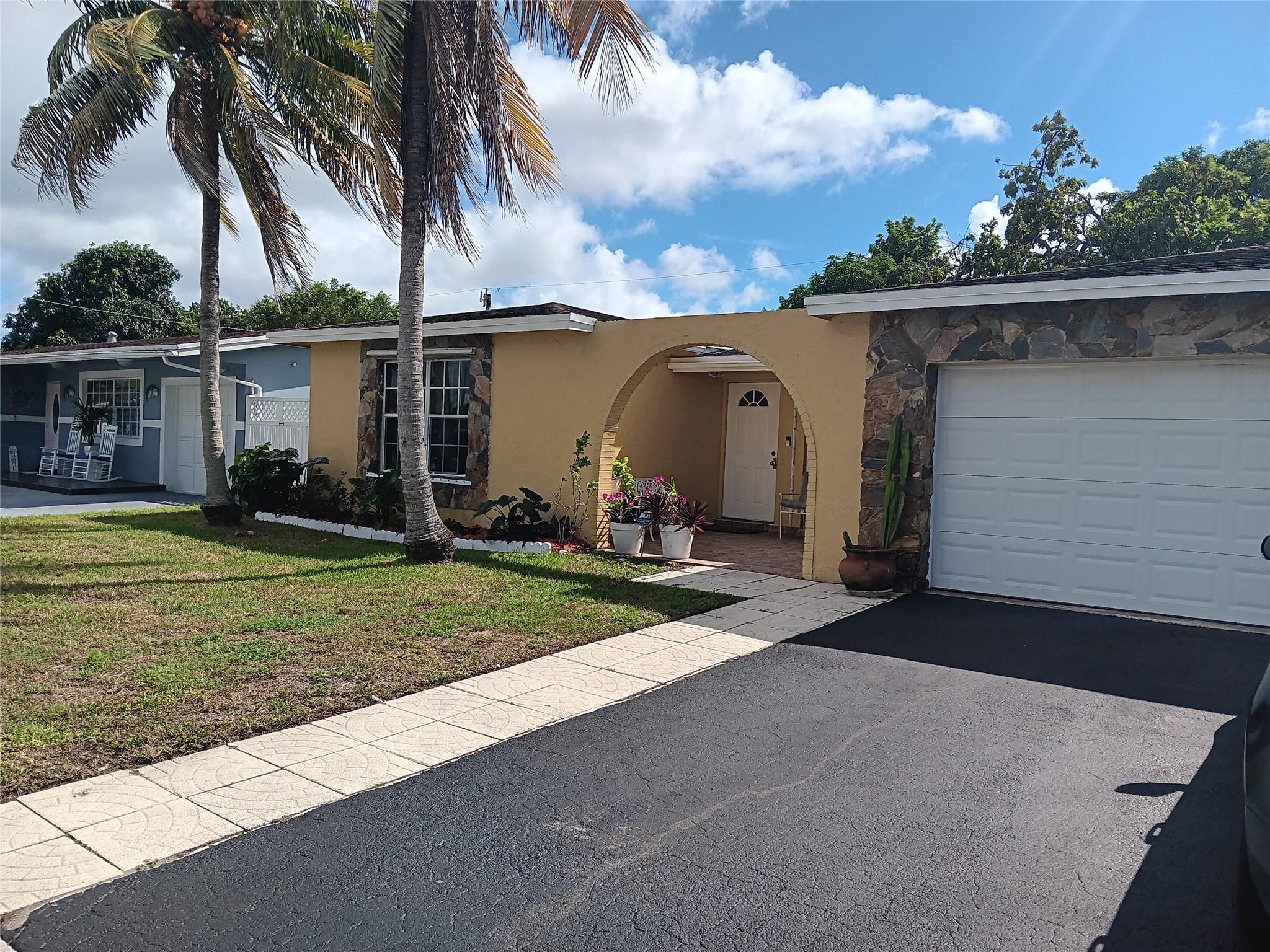 8480 Nw 28th Pl Sunrise FL 33322 | F10464936