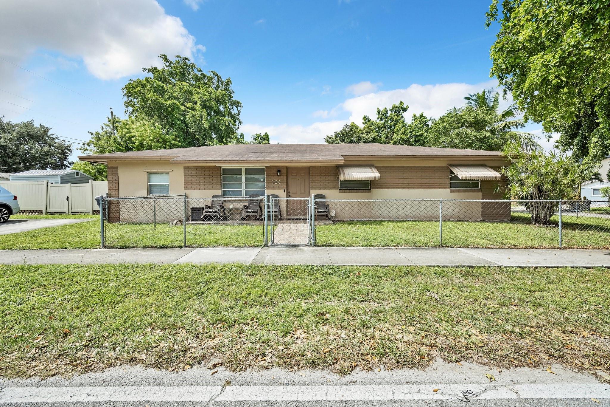 1104 N 62nd Ave Hollywood FL 33024 | F10465639