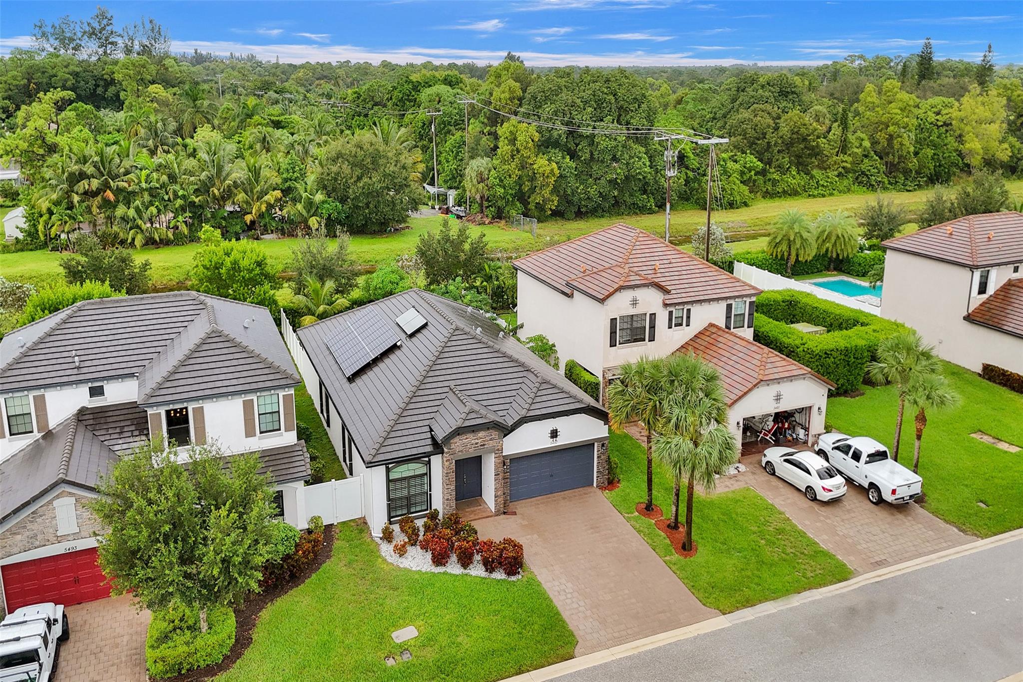 Overall views of the property from different angles

