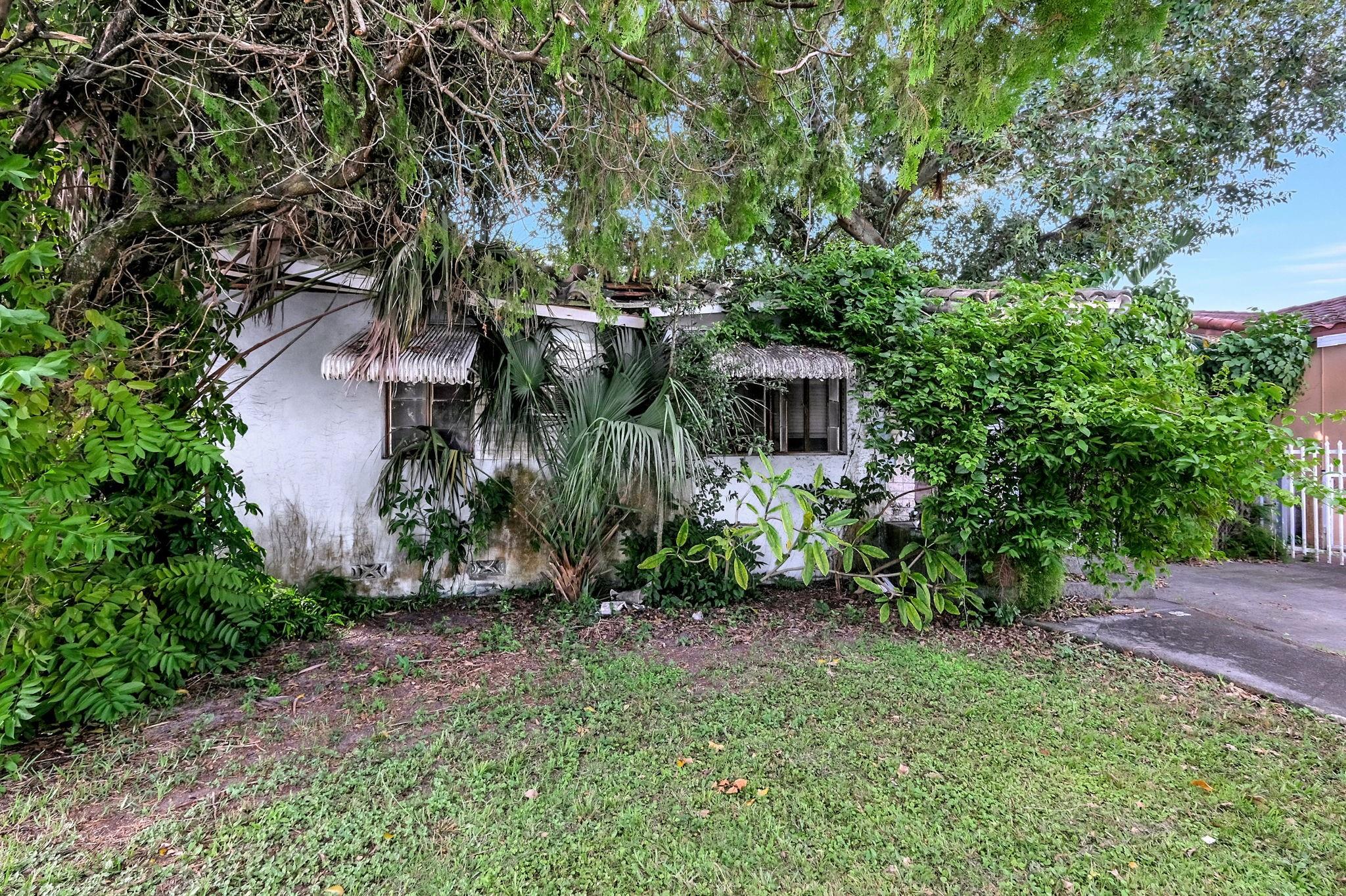 Homes for sale in Hialeah, FL | 60 E 14th St, Hialeah, FL 33010 | MLS# F10466598