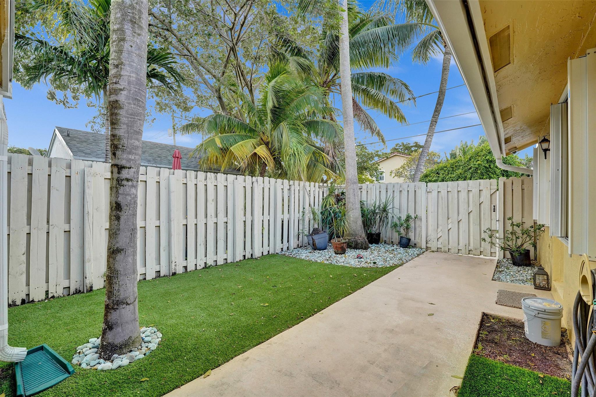 Yard with Astro-Turf