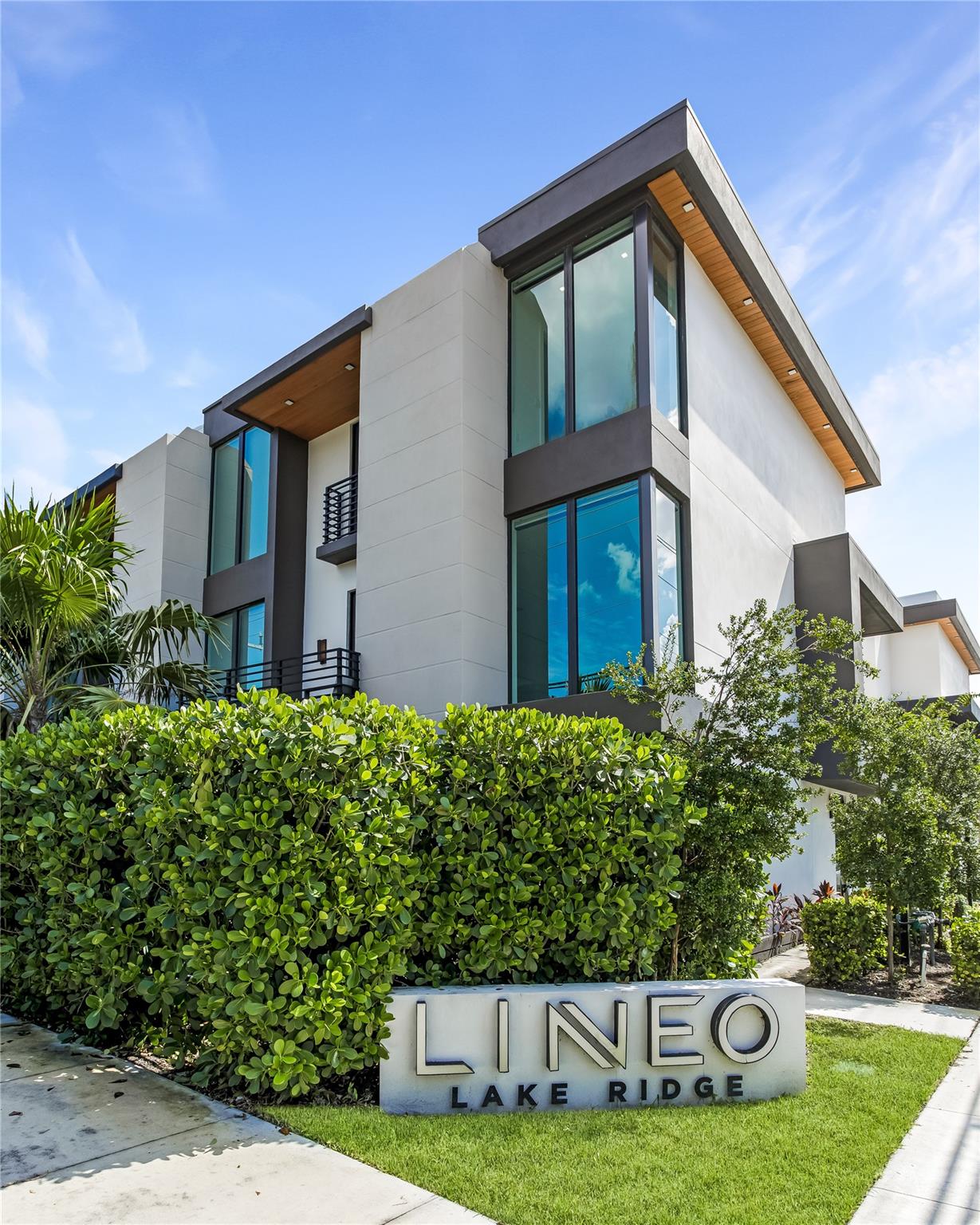 1052 N Victoria Park Rd Fort Lauderdale FL 33304 | F10465943