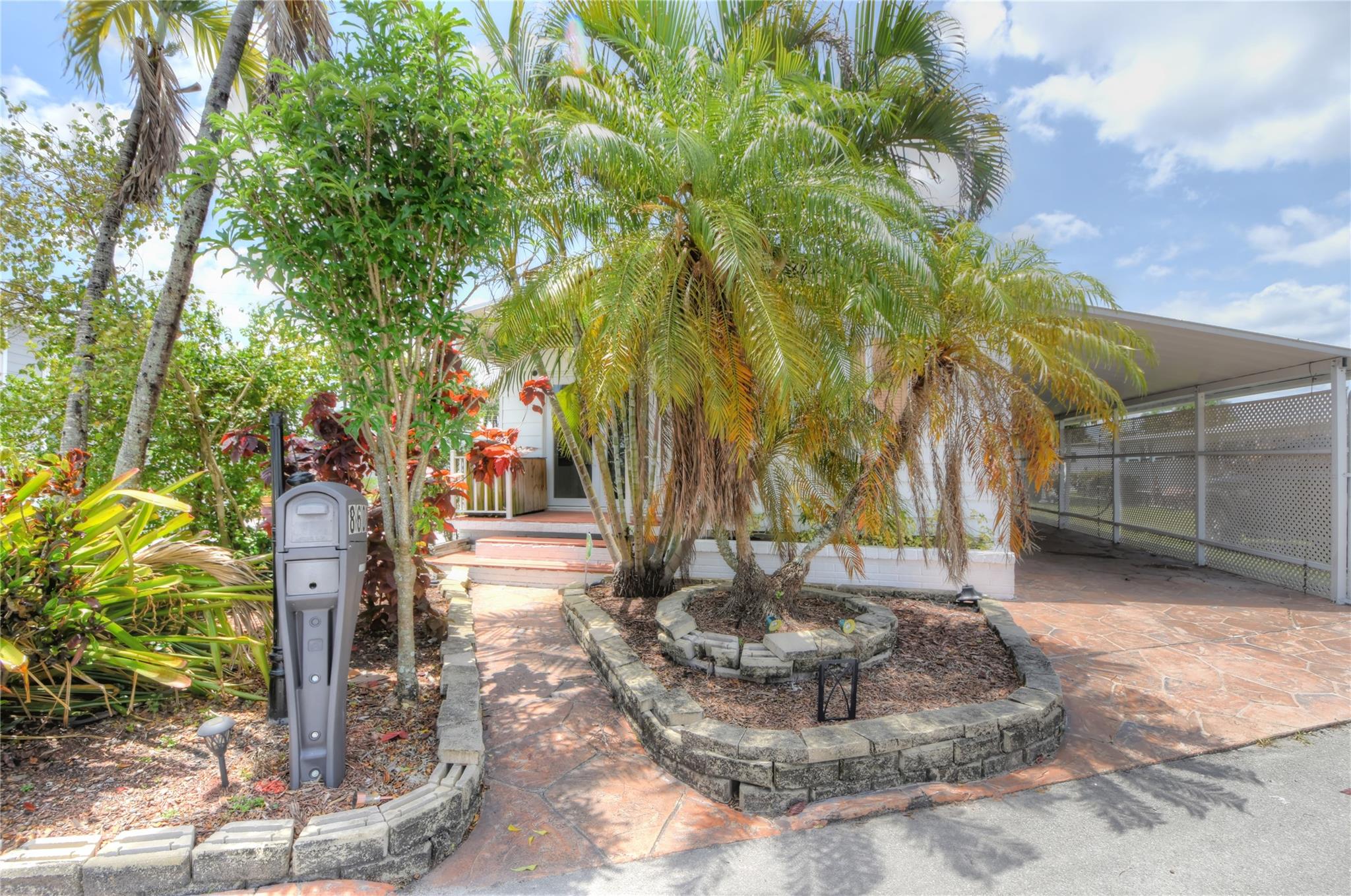 Homes for sale in Davie, FL | 8608 Sw 17th St, Davie, FL 33324 | MLS# F10466239