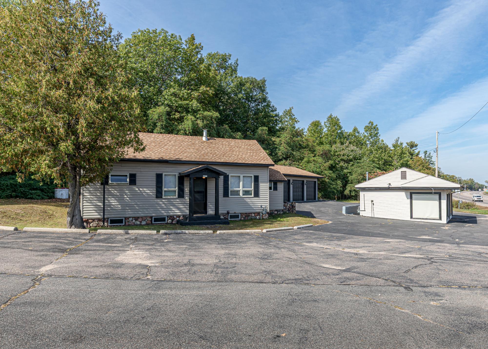 Minocqua Lake house picture